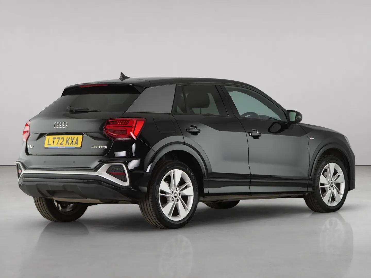 Audi Q2 view 8