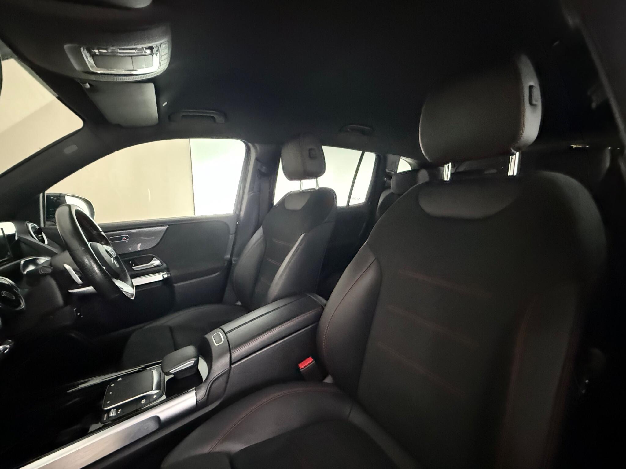 Mercedes-Benz GLB view 32