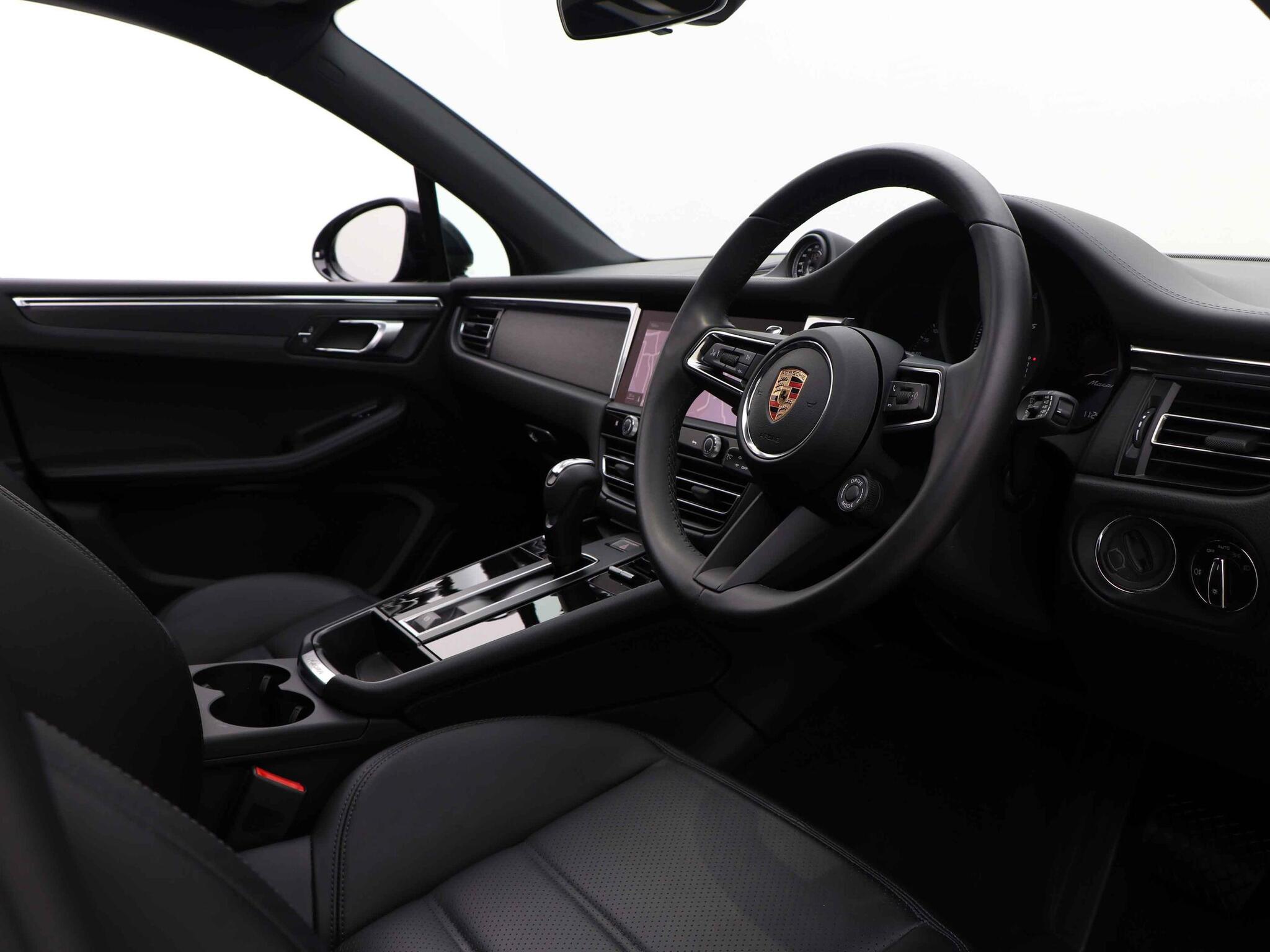 Porsche Macan view 34