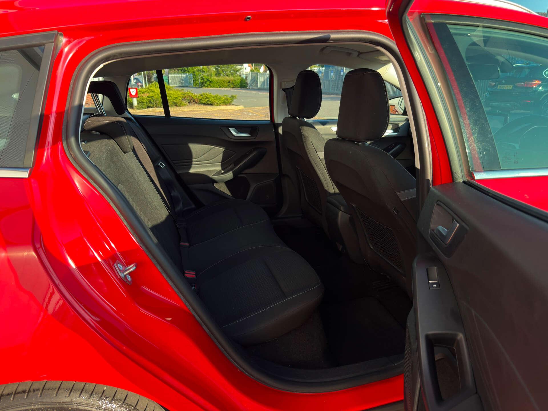 Ford Focus view 27