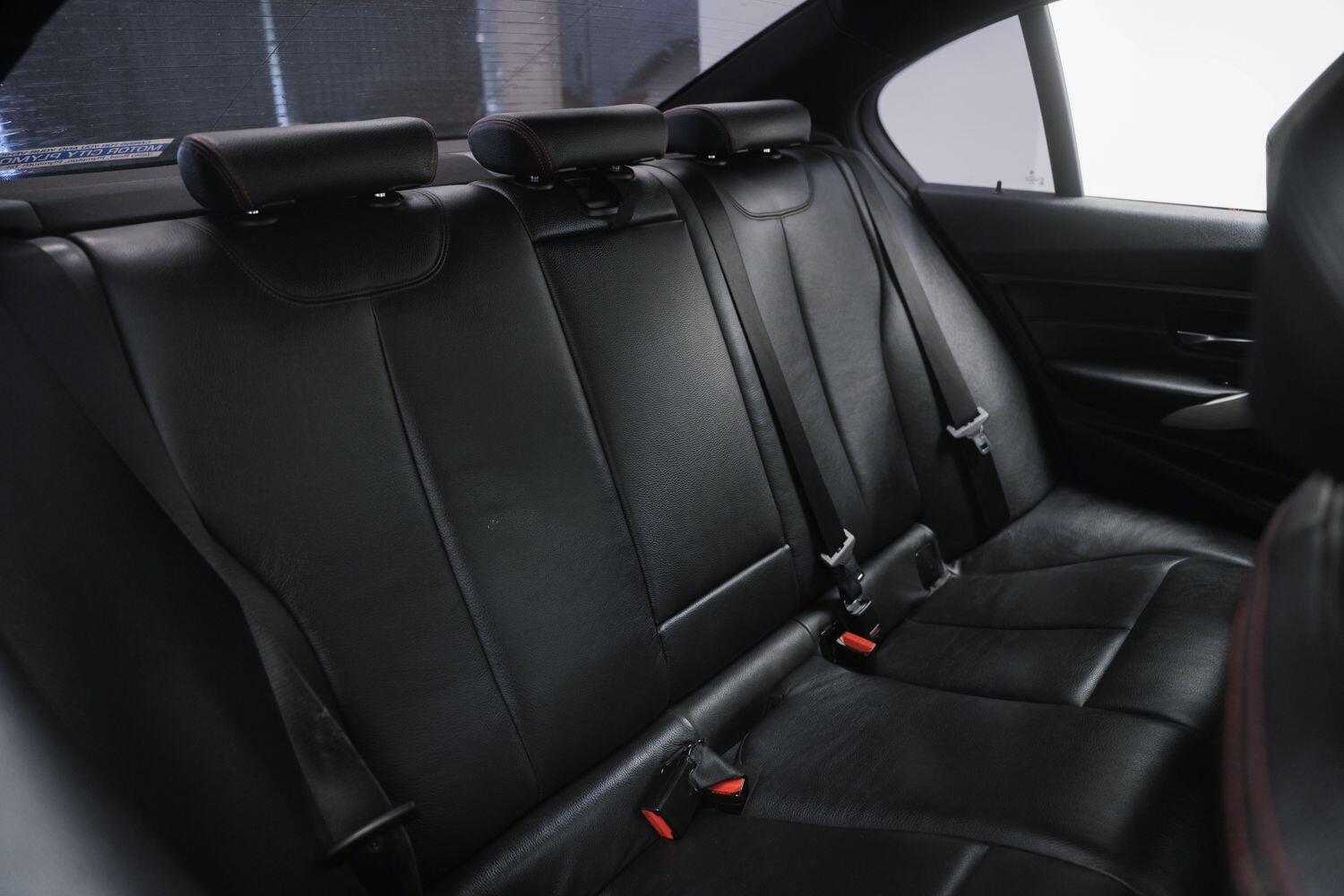 BMW 3 Series view 13