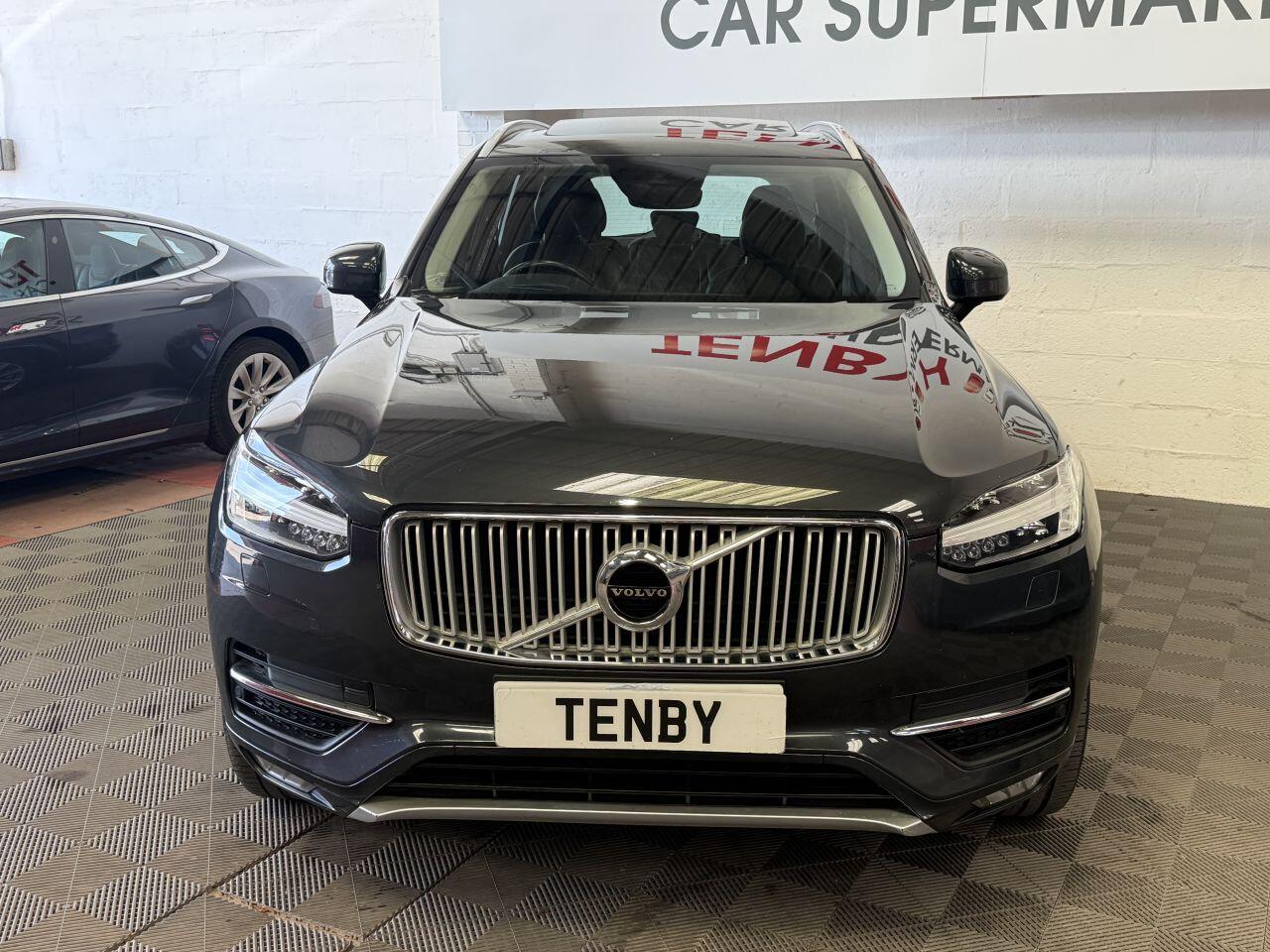 Volvo XC90 view 3