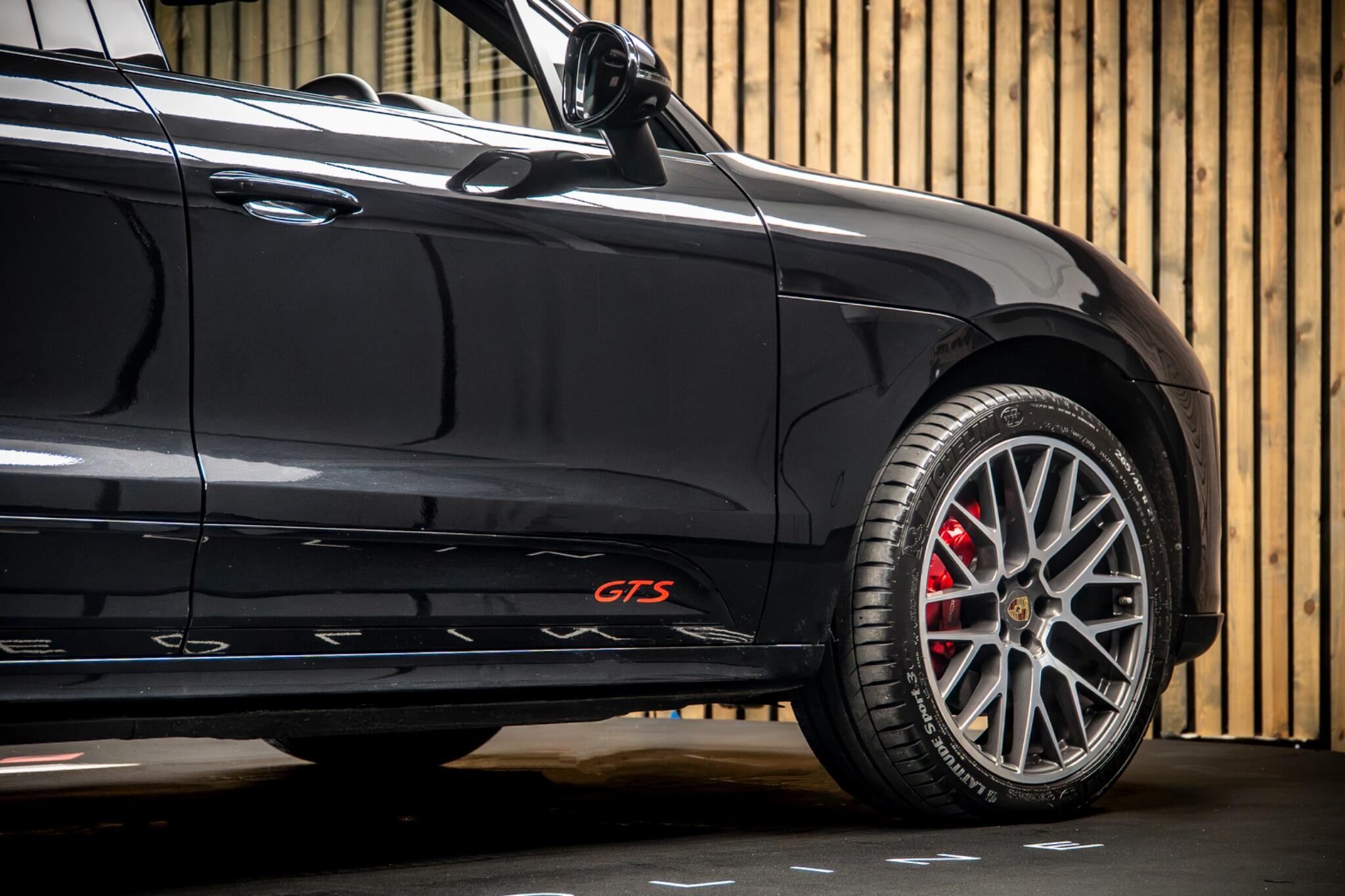 Porsche Macan view 14
