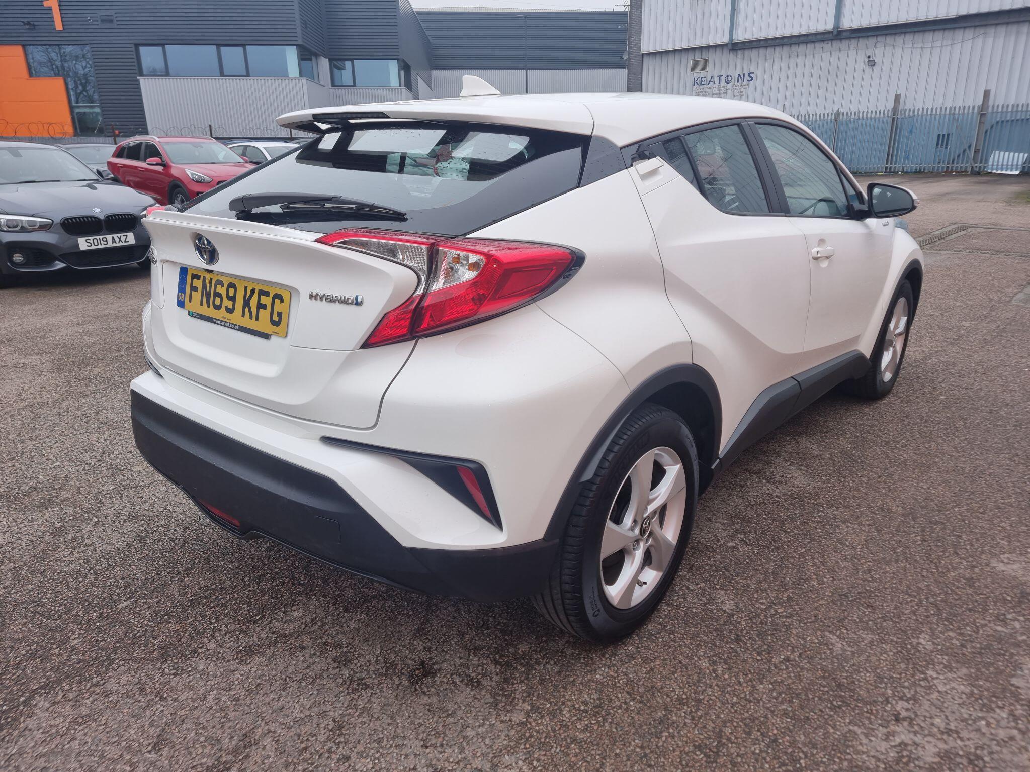 Toyota C-HR view 4