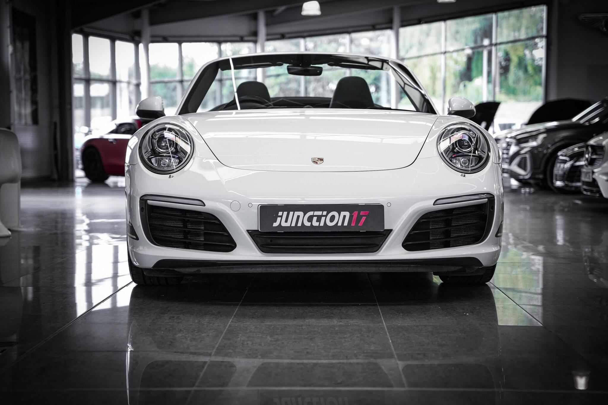 Porsche 911 view 12