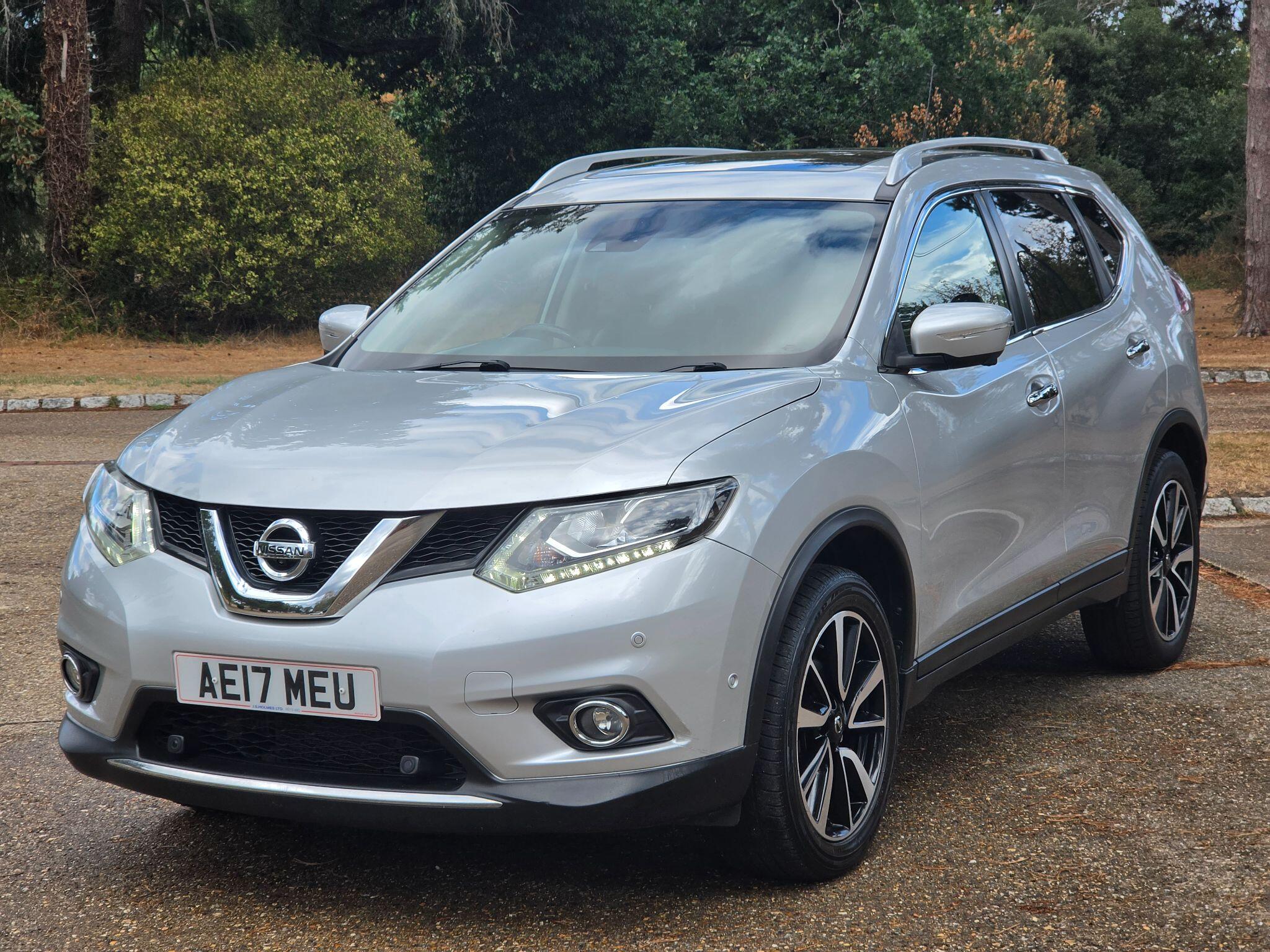 Nissan X-Trail view 3