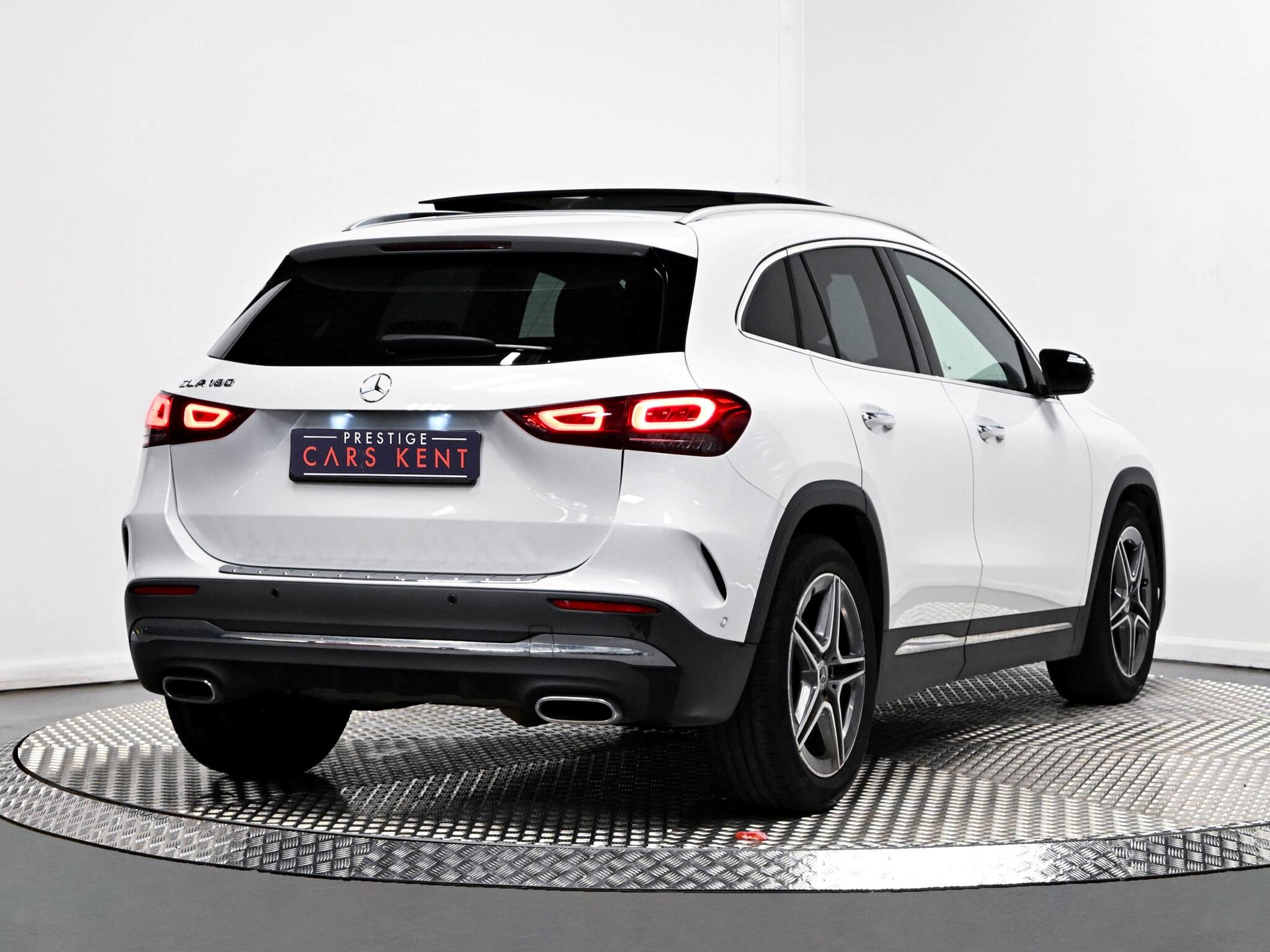 Mercedes-Benz Gla view 35