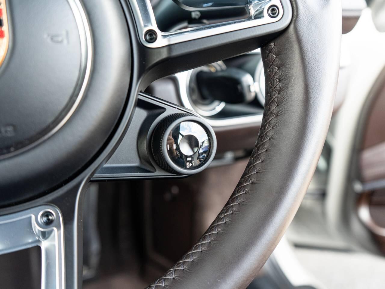 Porsche Cayman view 19