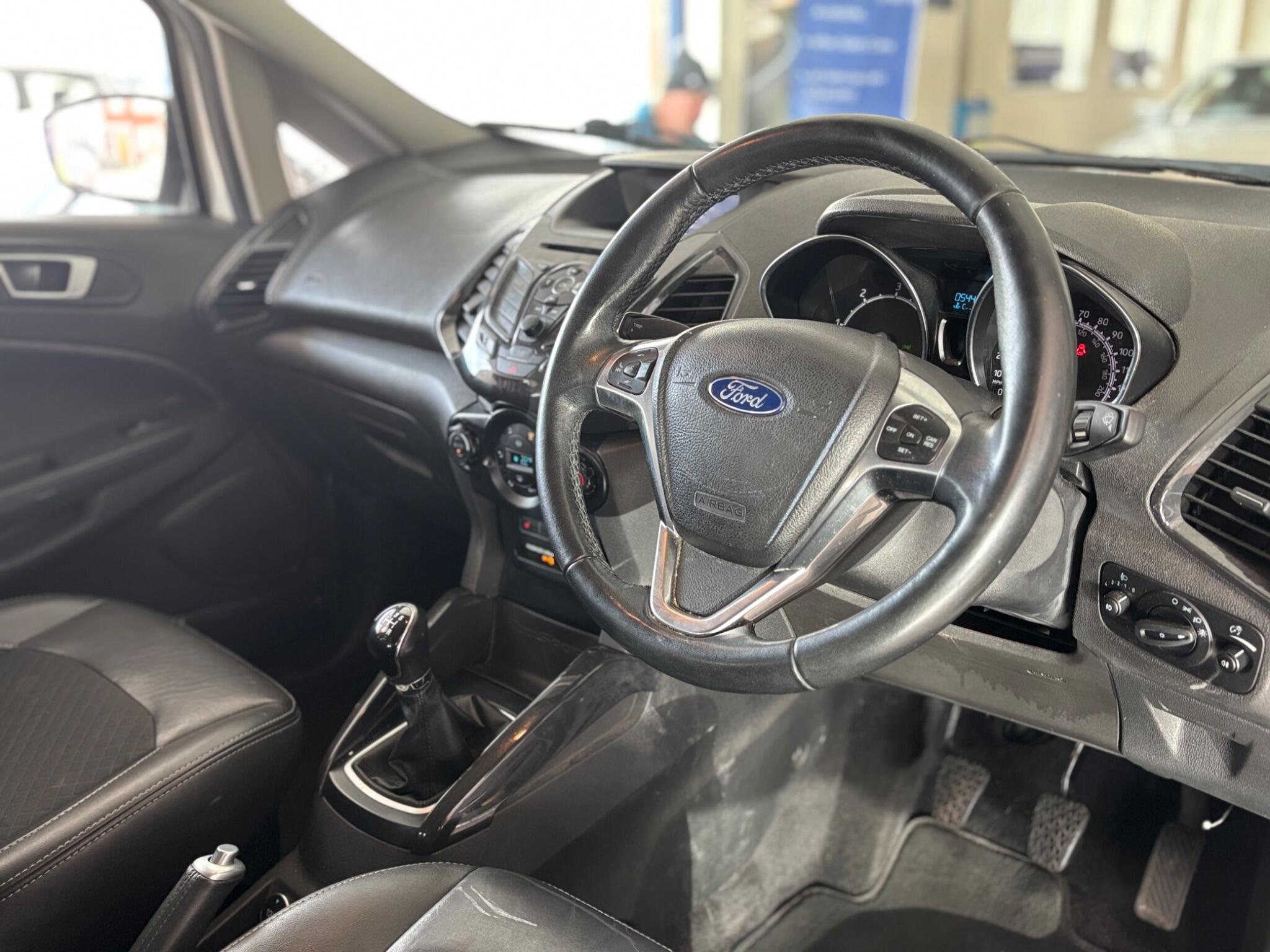 Ford Ecosport view 9