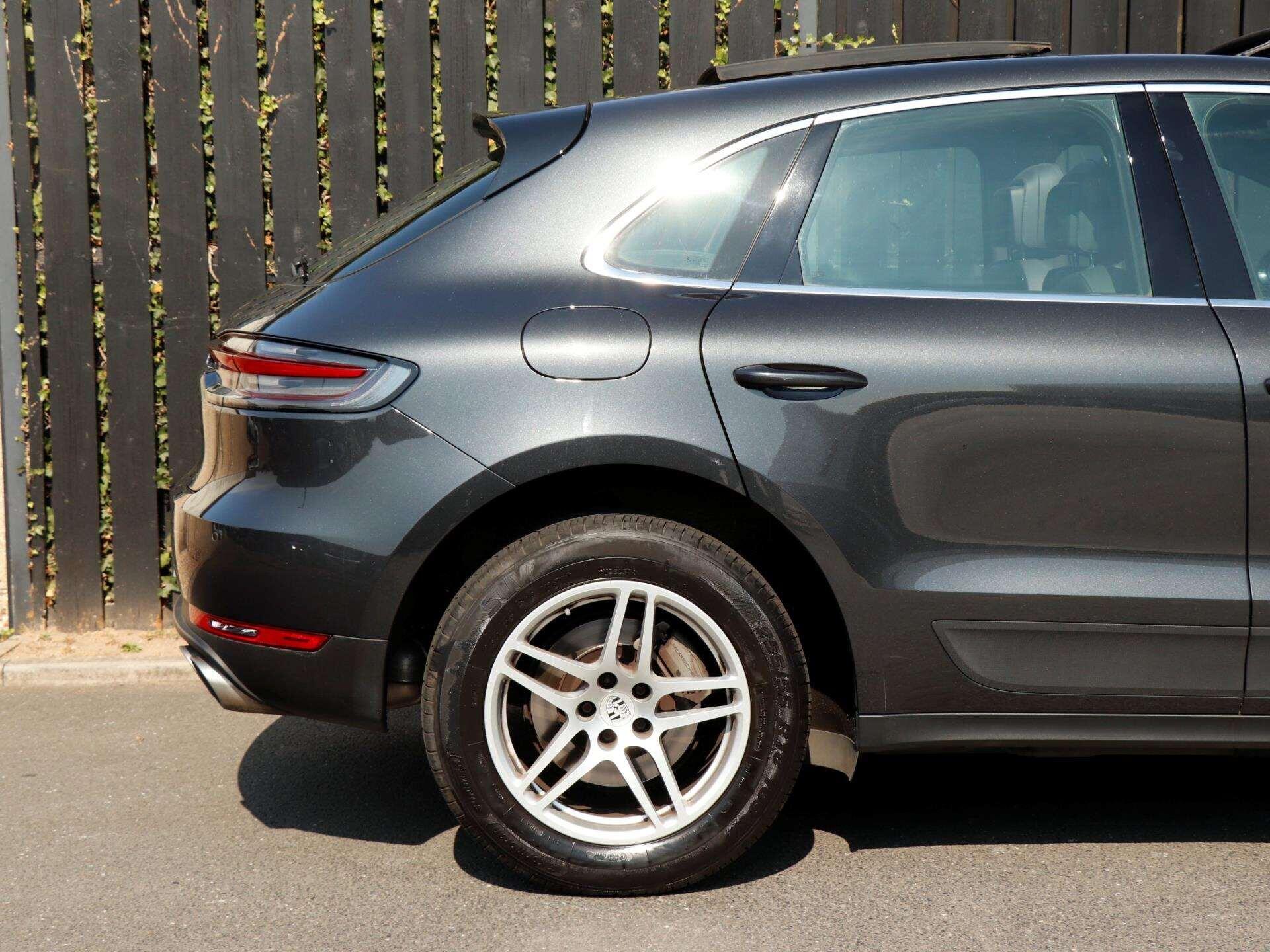 Porsche Macan view 30