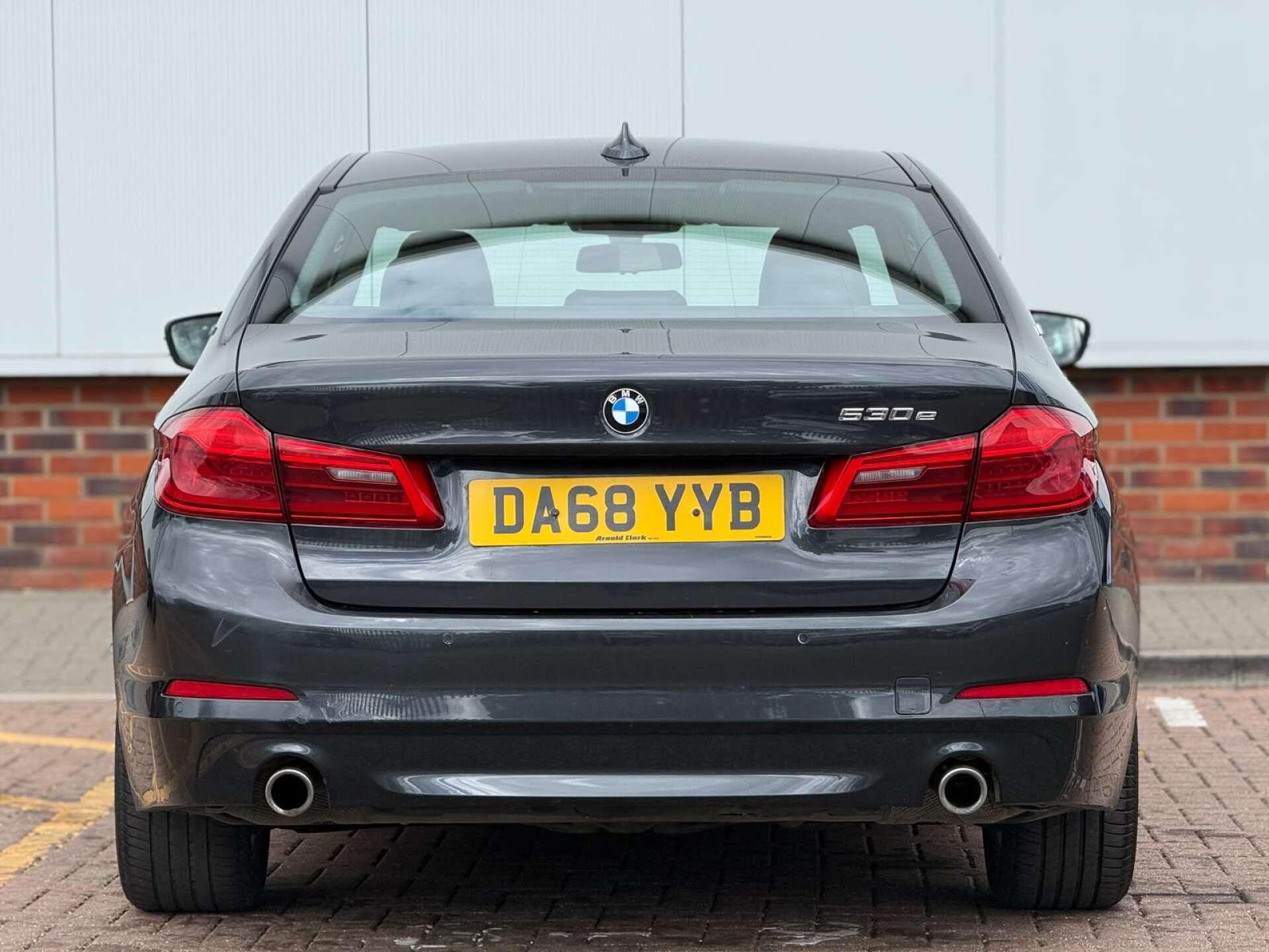 BMW 5 Series view 8