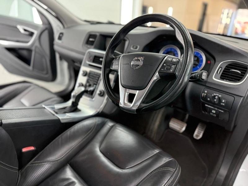 2013 Volvo V60 SOLD 1.6 T4 R-Design Lux Nav Estate 5dr Petrol Powershift Euro 5 (180 ps) • 63,000 miles image 14