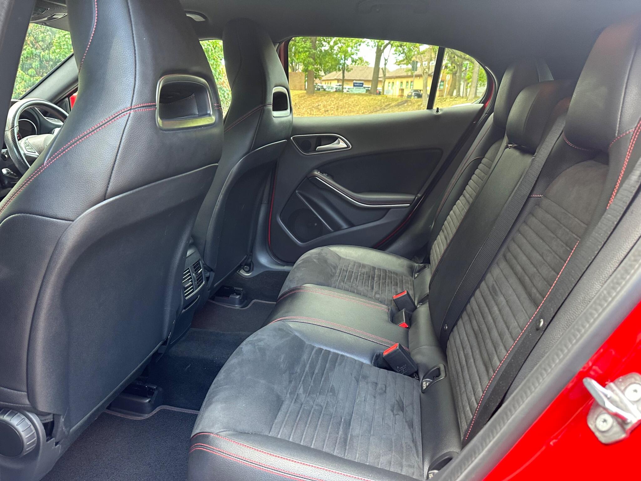 Mercedes-Benz Gla view 17