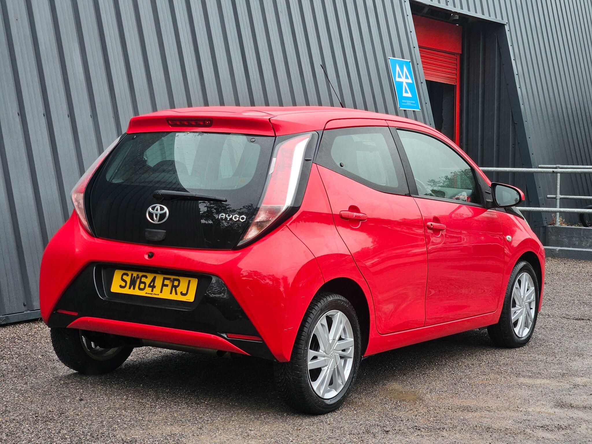 2015 Toyota AYGO image 9