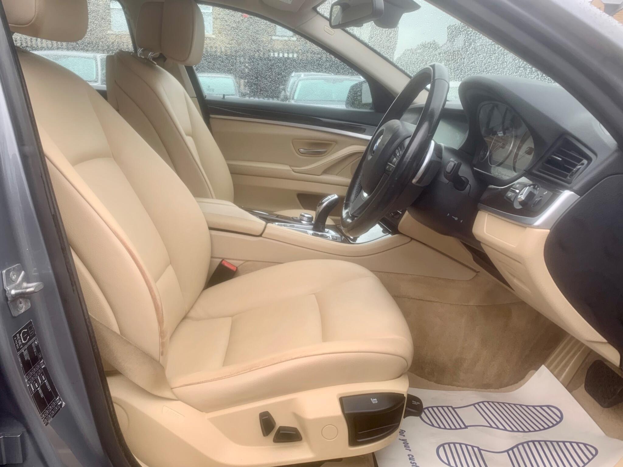 BMW 5 Series view 21