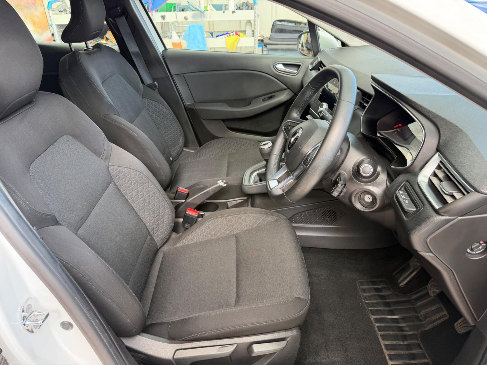 Renault Clio view 16