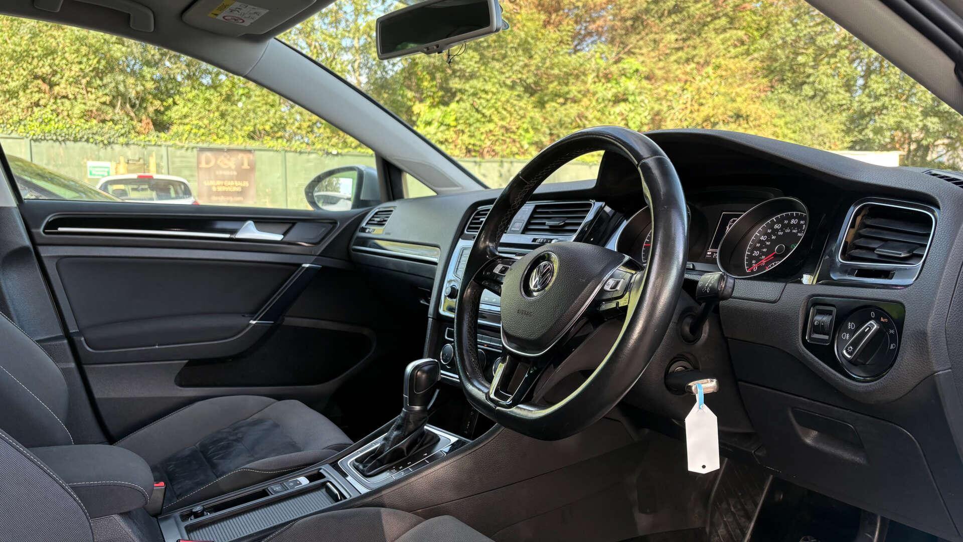Volkswagen Golf view 11