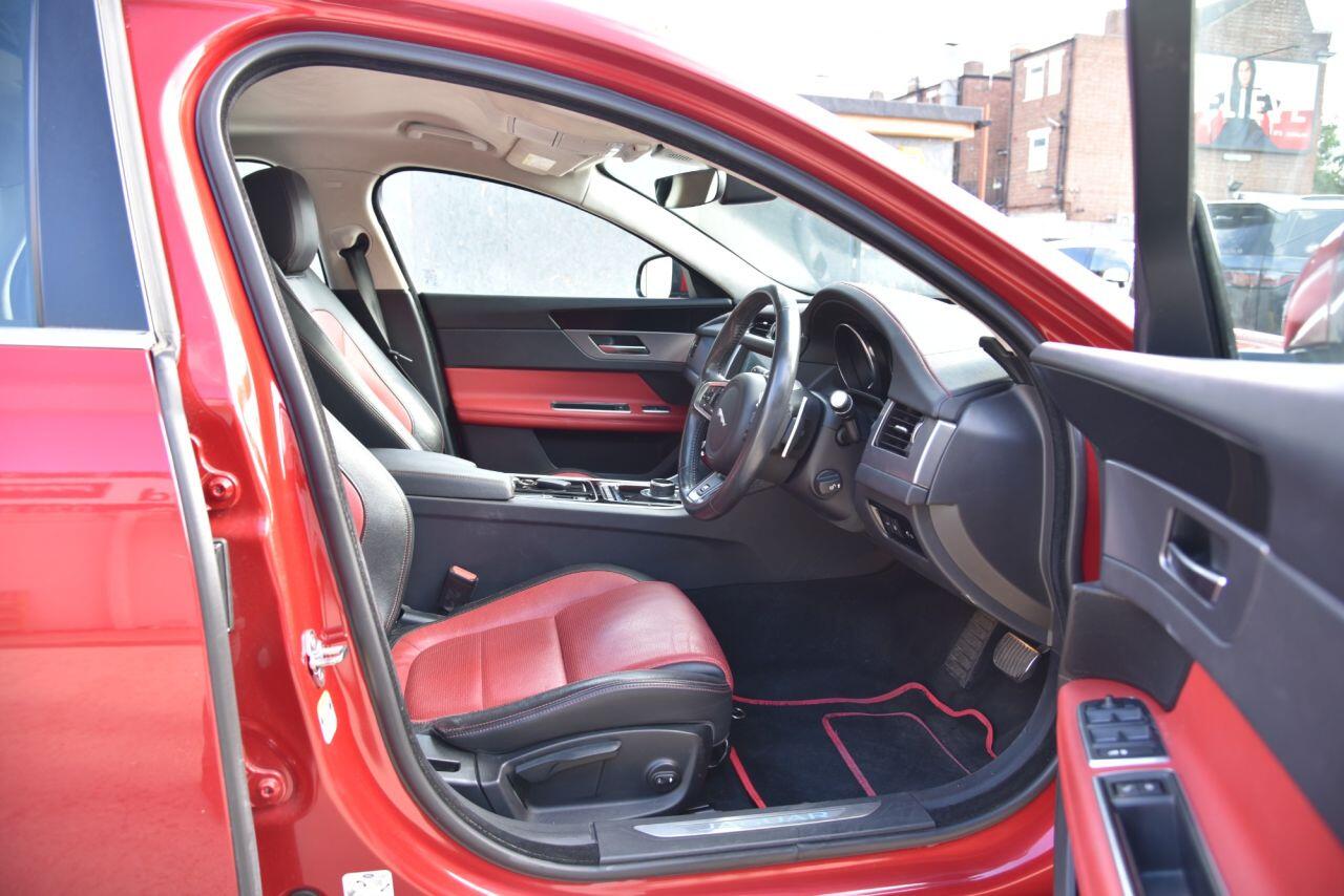 Jaguar XF view 22