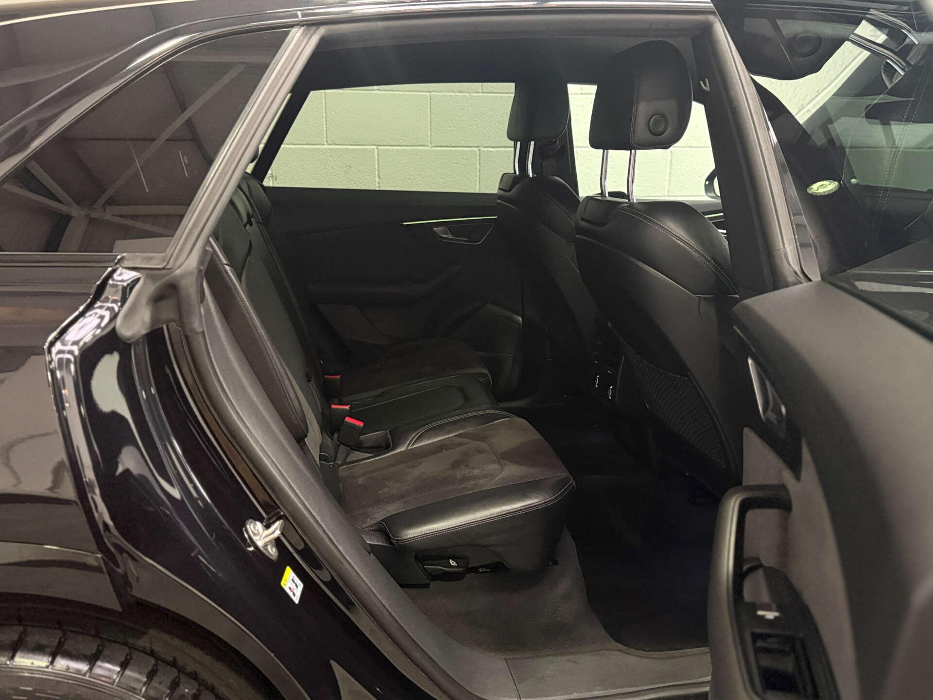 Audi Q8 view 17