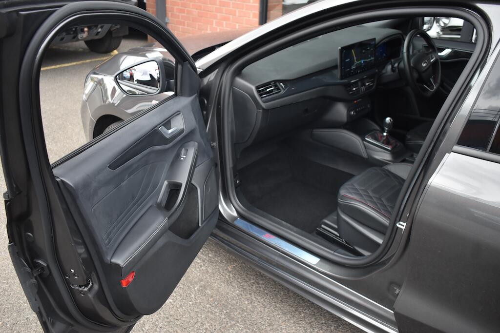 Ford Focus view 35