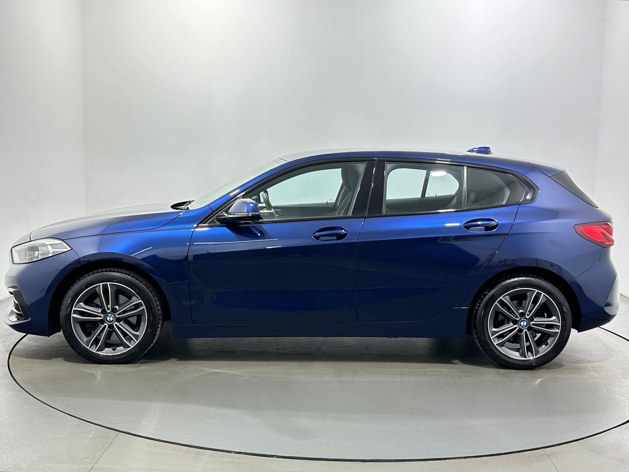 BMW 1 Series view 5