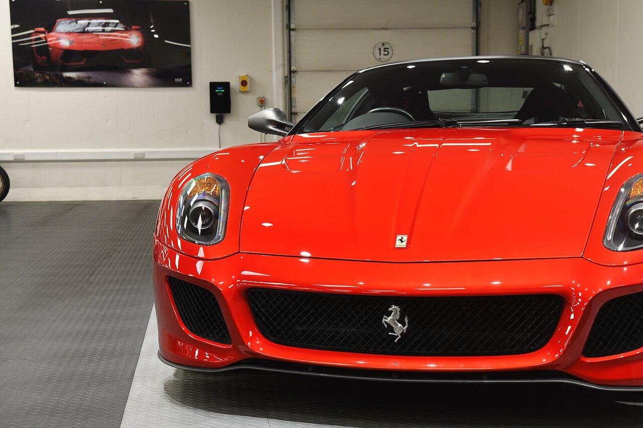 Ferrari 599 view 34