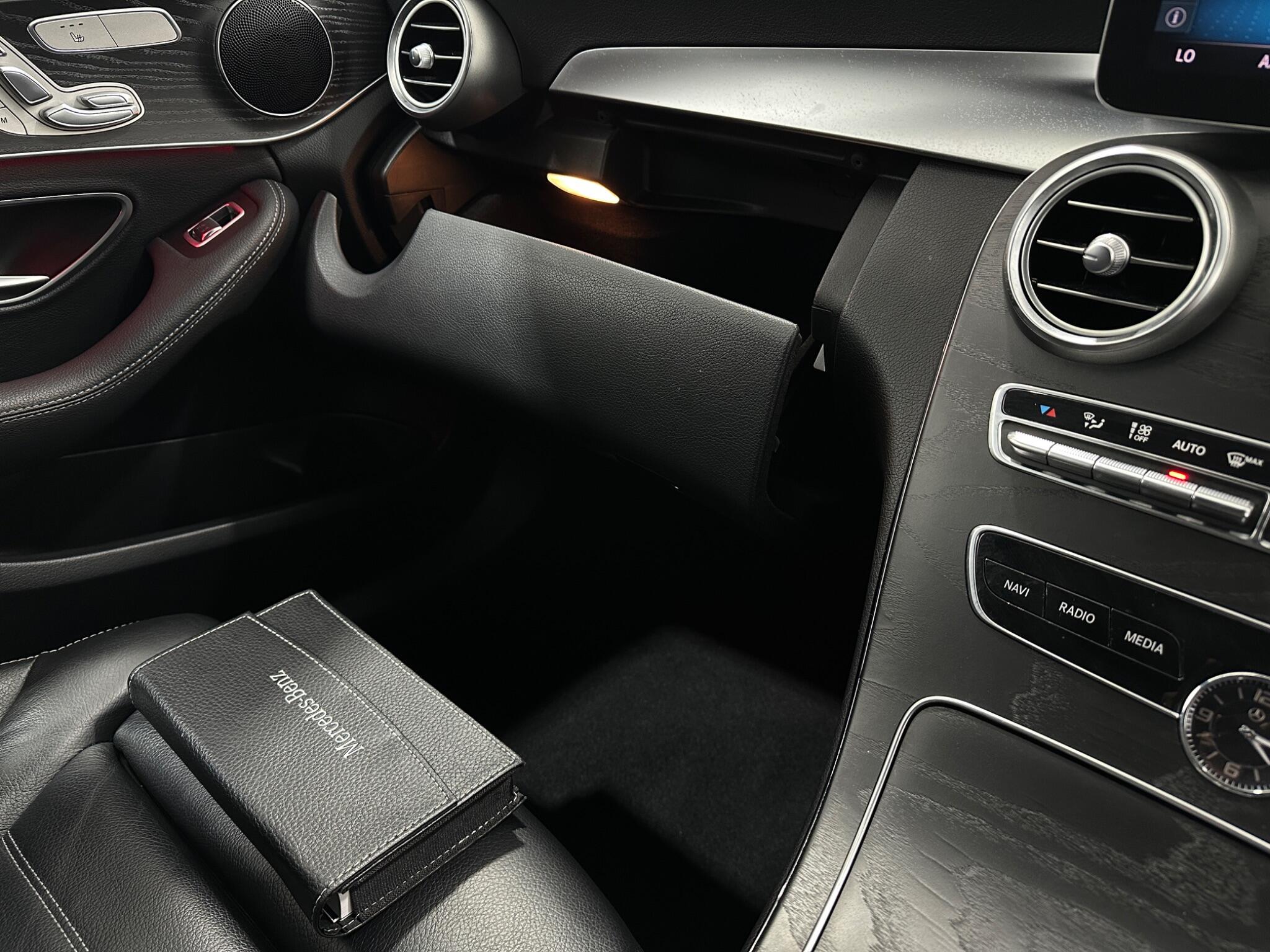 Mercedes-Benz C-Class view 30