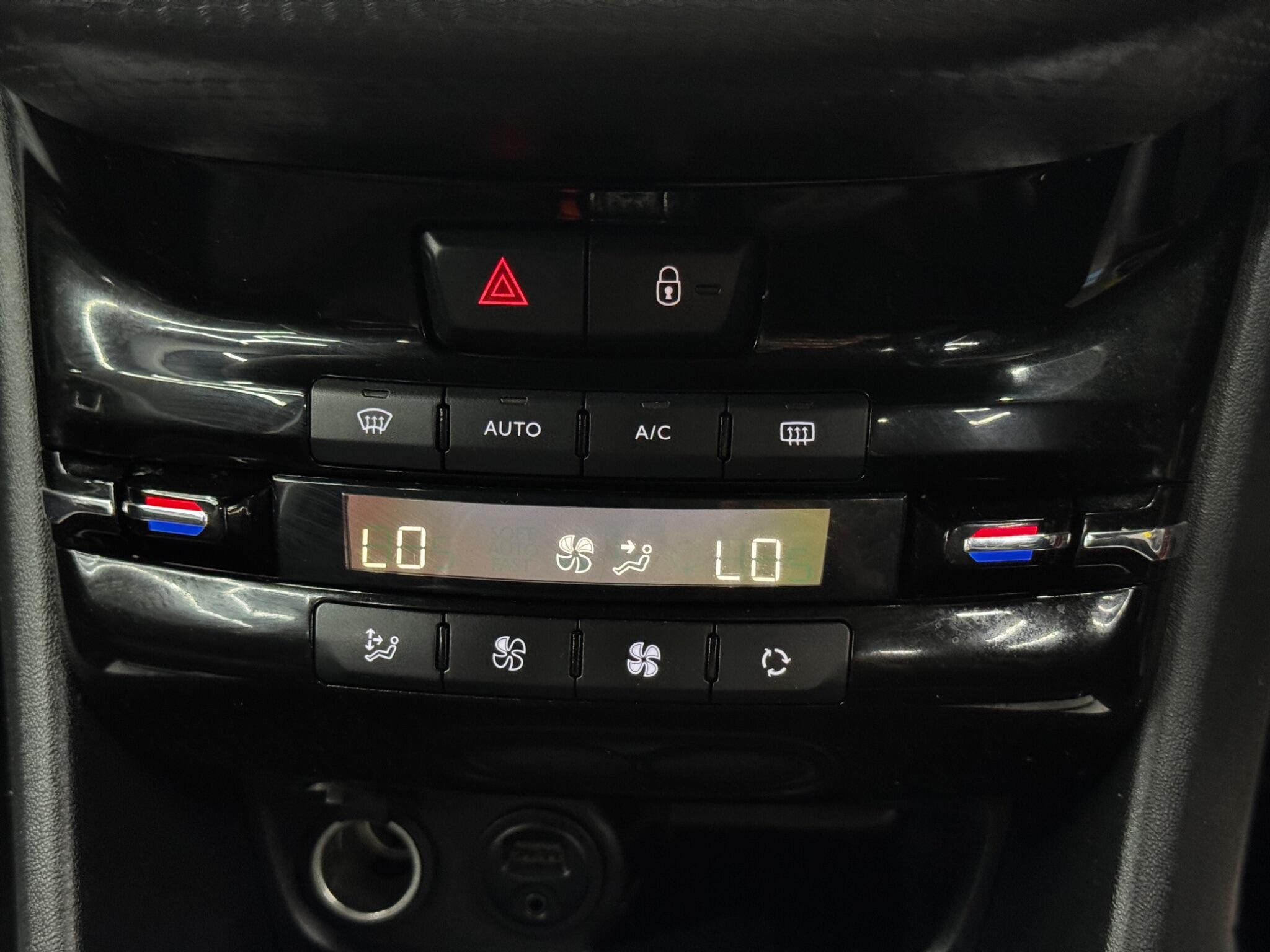 Peugeot 208 view 27