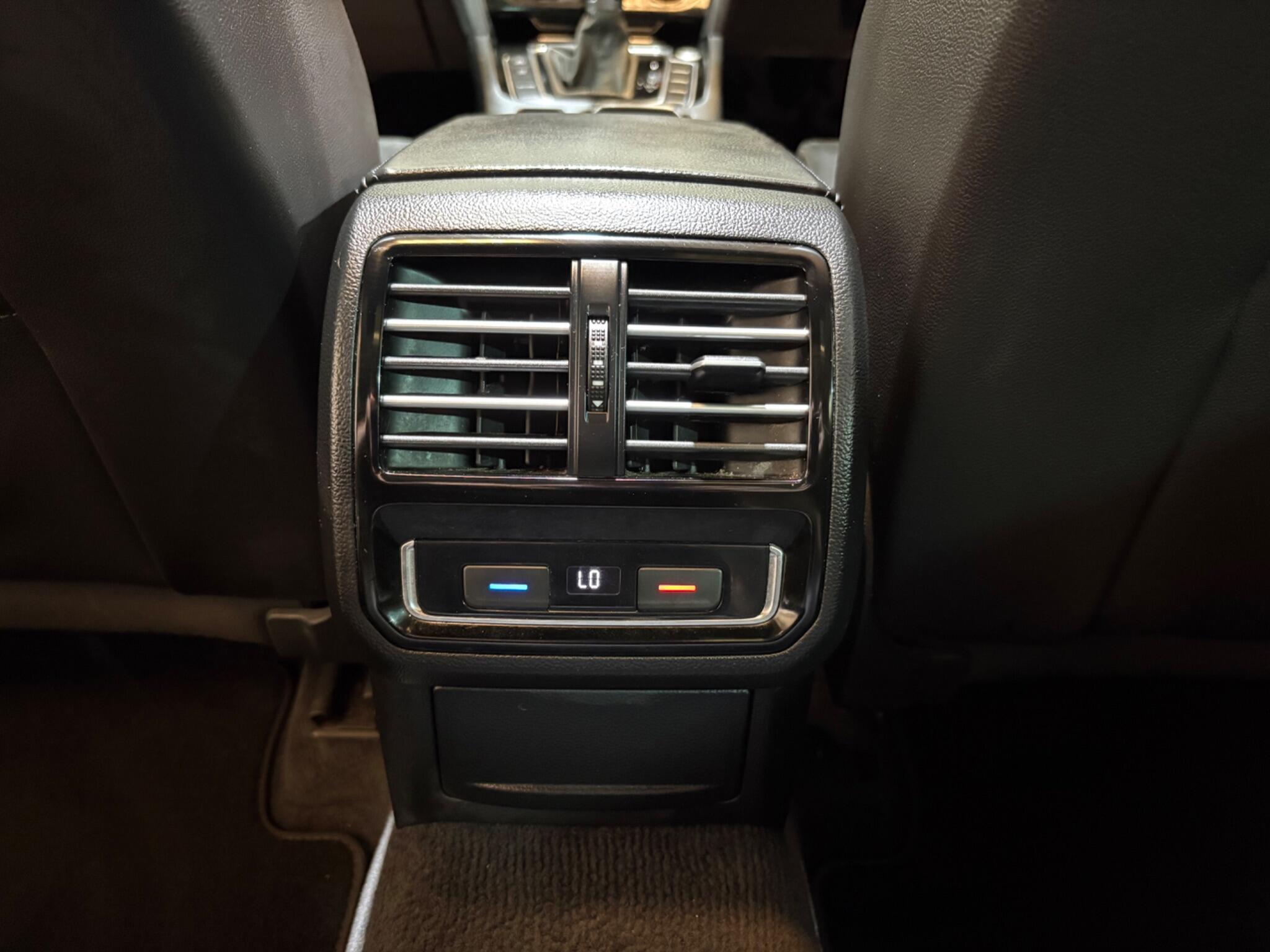 Volkswagen Passat view 53