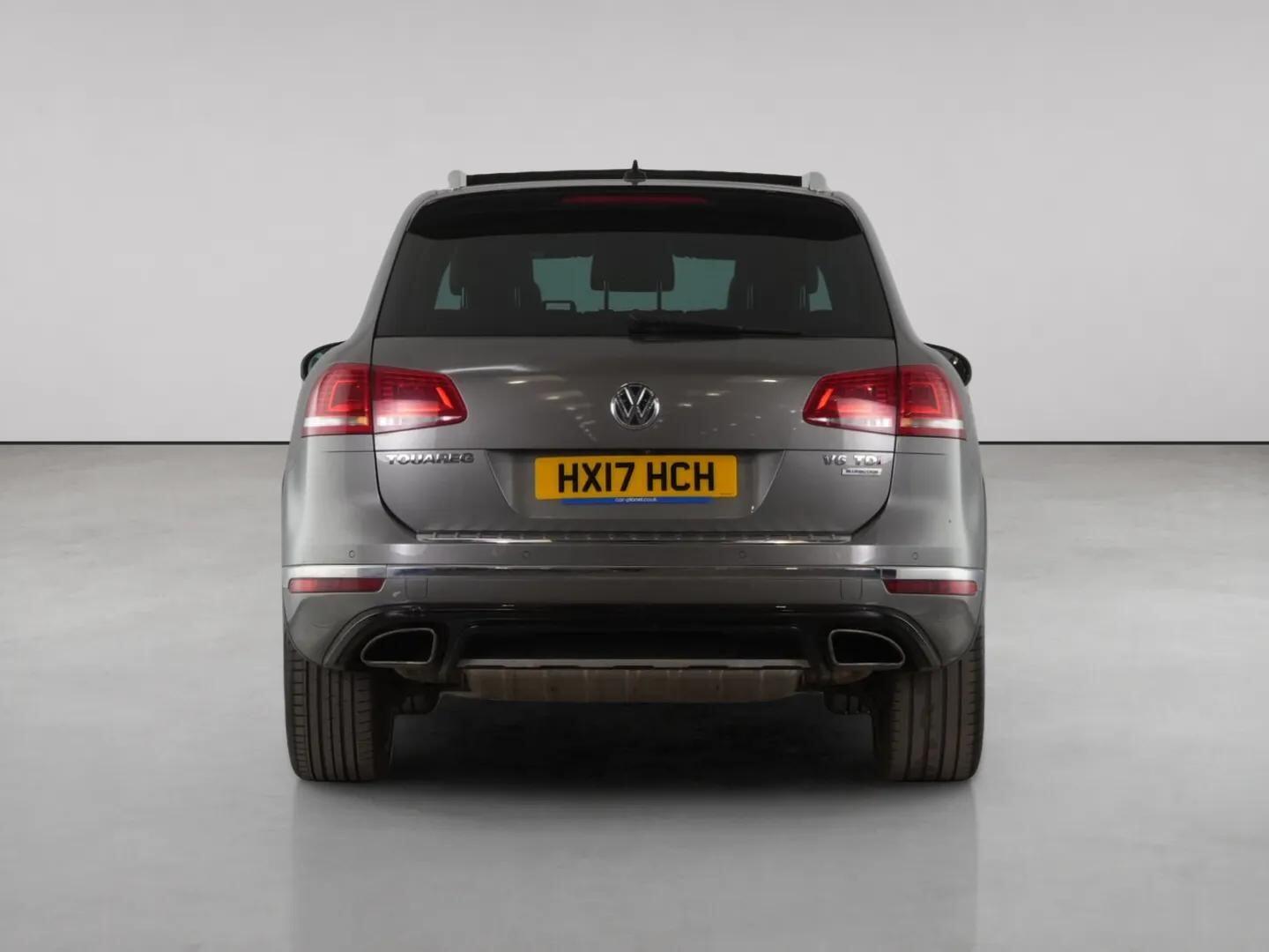 Volkswagen Touareg view 7