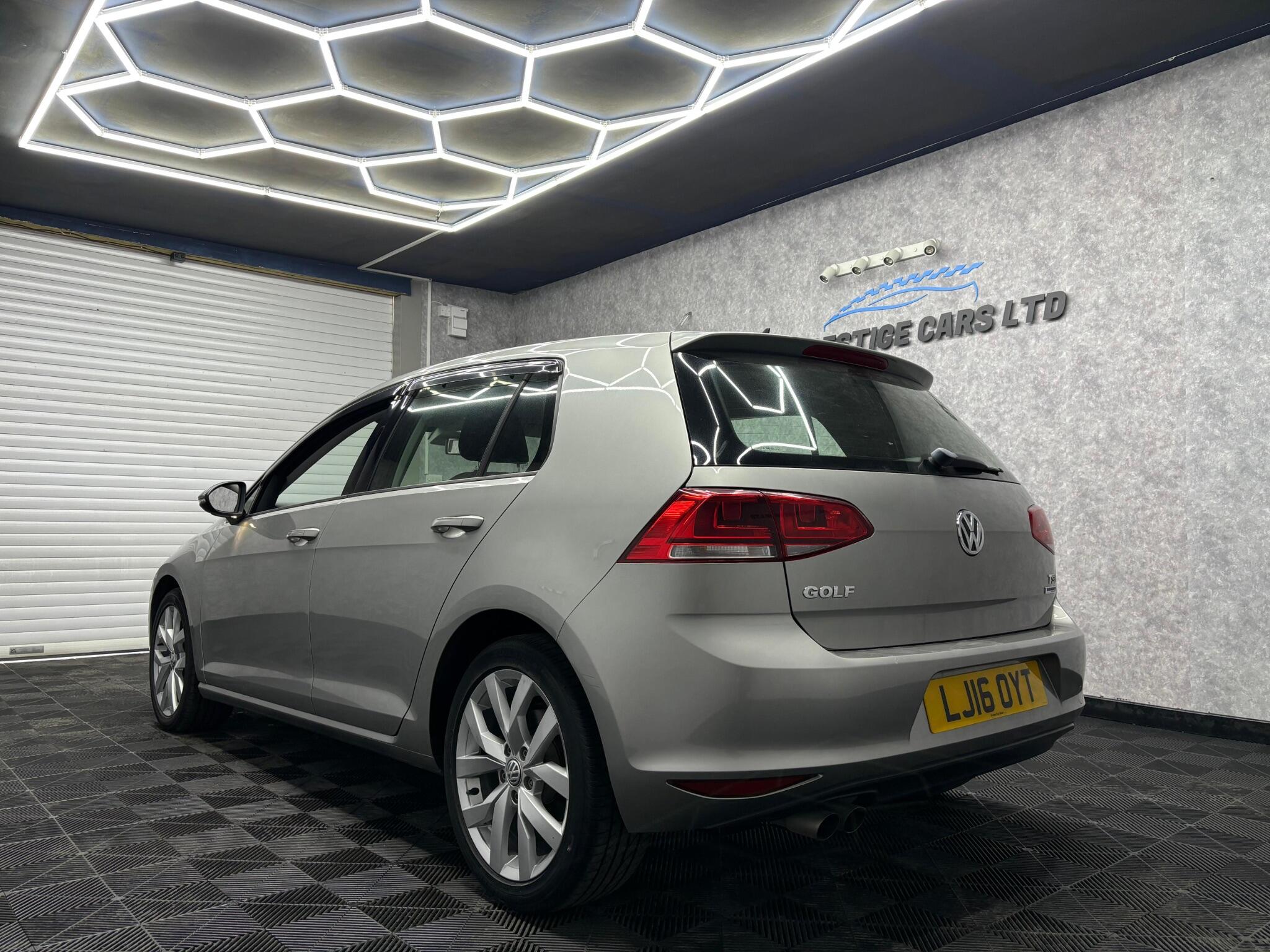 Volkswagen Golf view 5