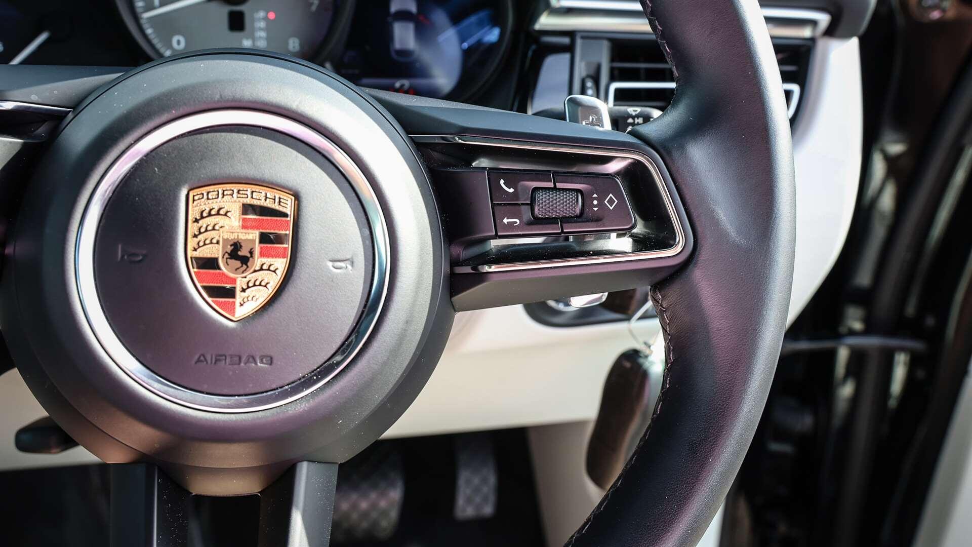 Porsche Macan view 16