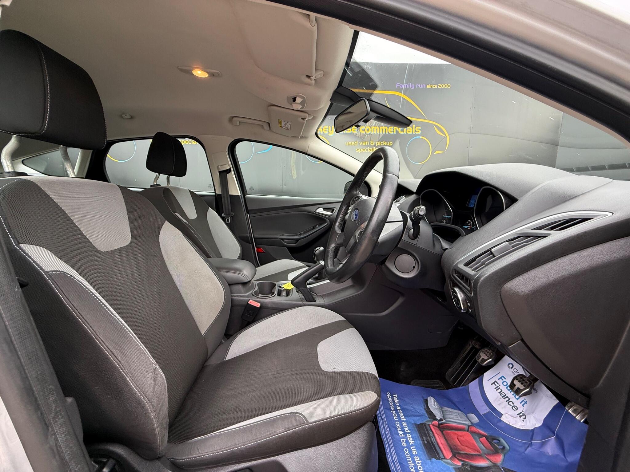 Ford Focus view 18
