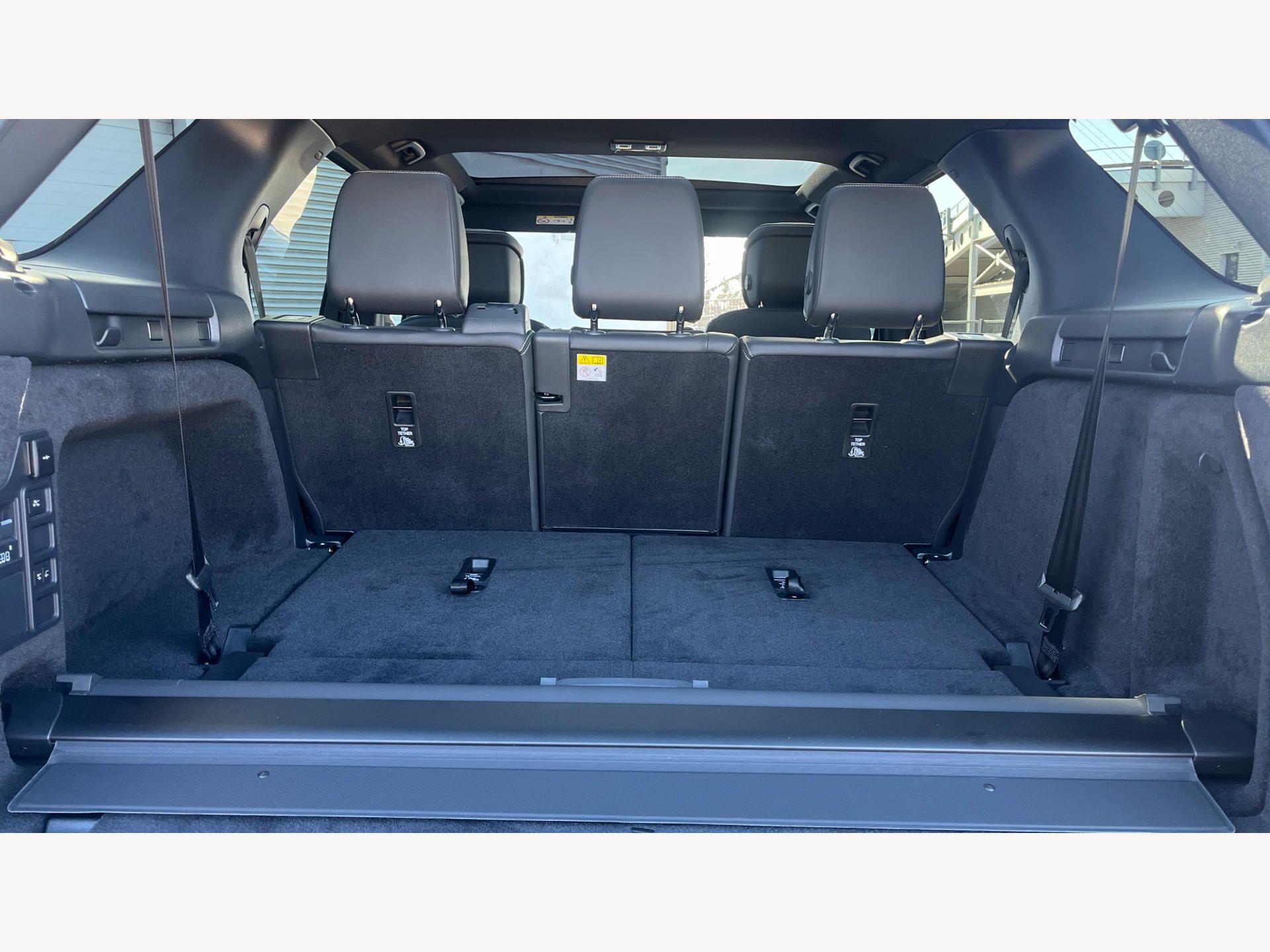 Land Rover Discovery view 12