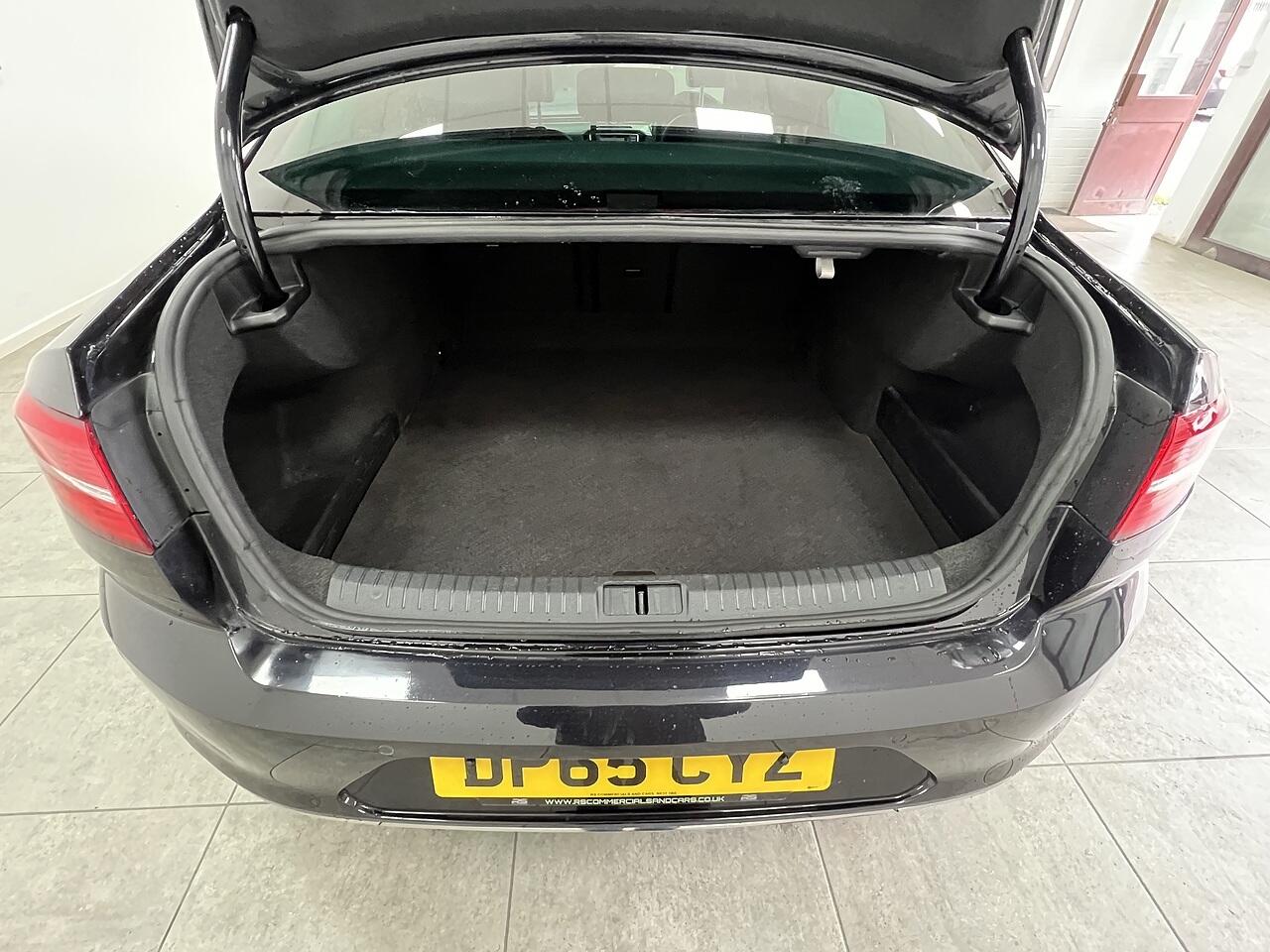Volkswagen Passat view 16