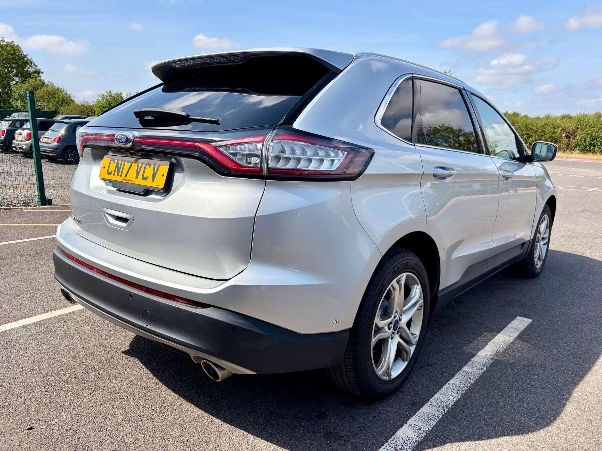 Ford Edge view 8