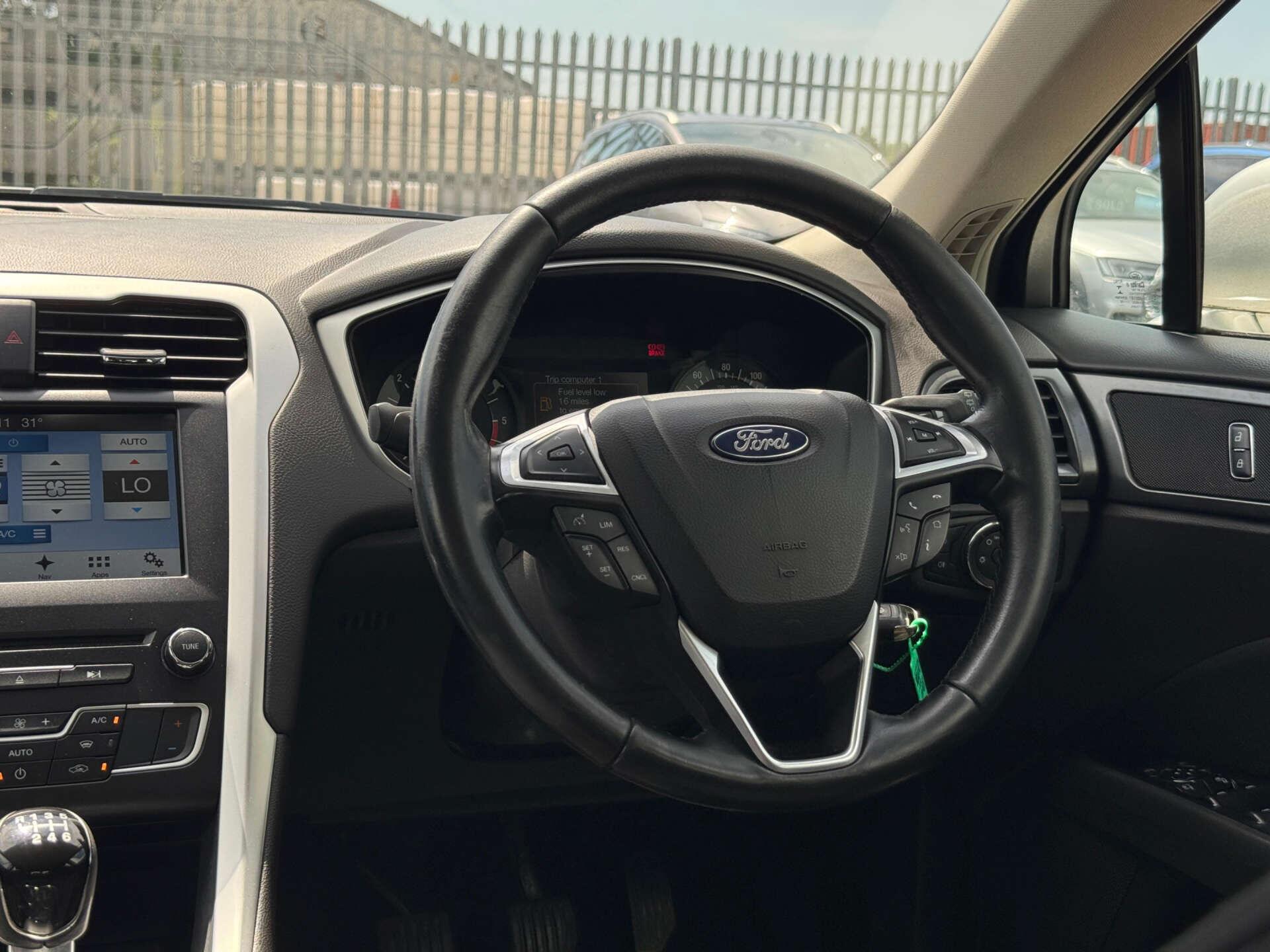 Ford Mondeo view 33