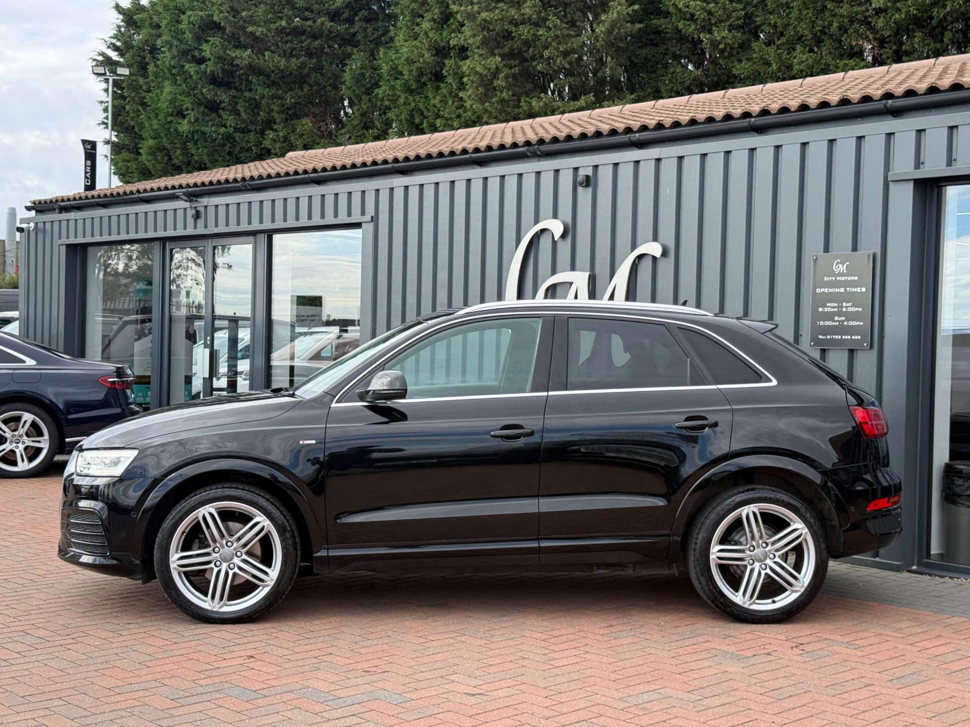 Audi Q3 view 10