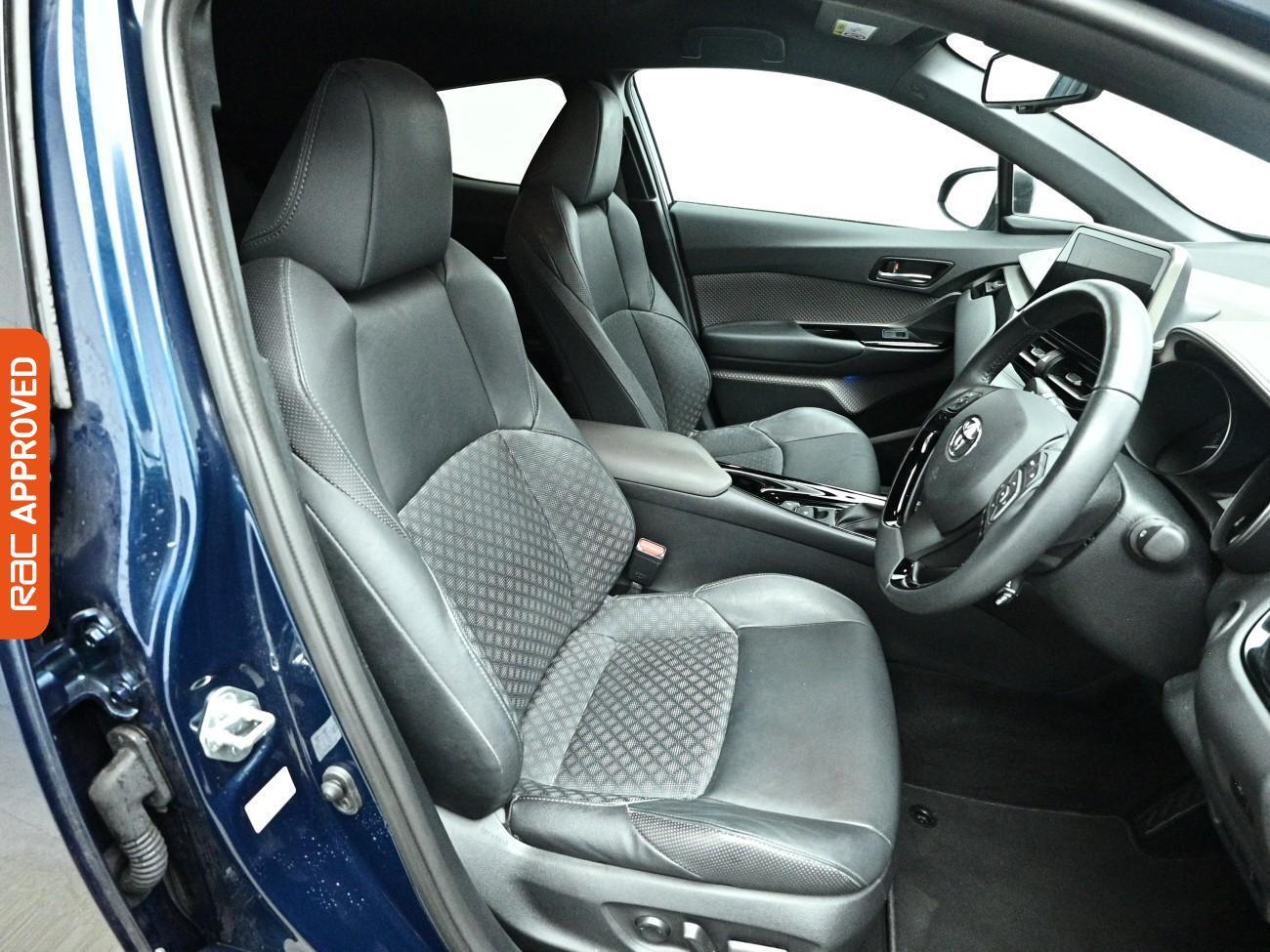Toyota C-HR view 12
