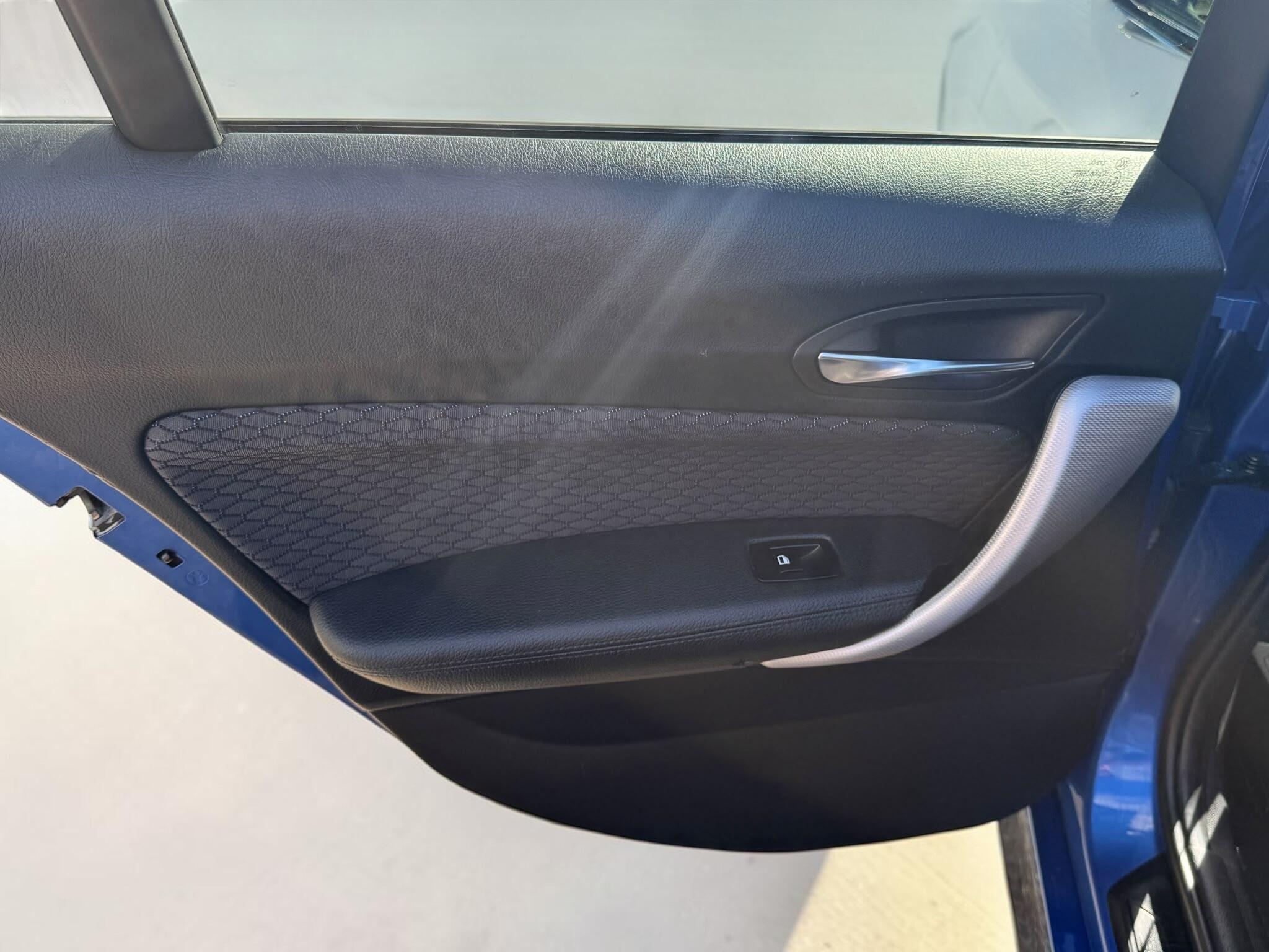 BMW 1 Series view 21