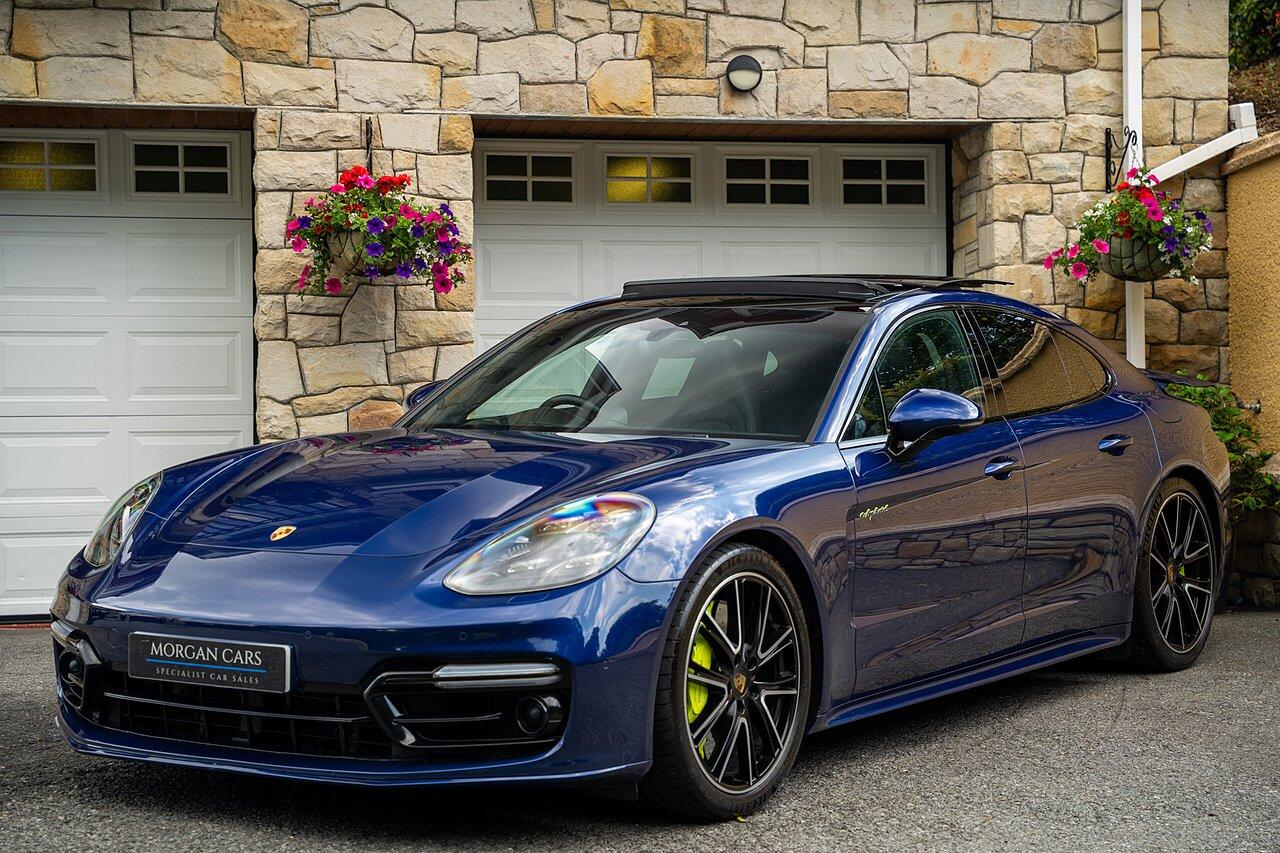Porsche Panamera view 39