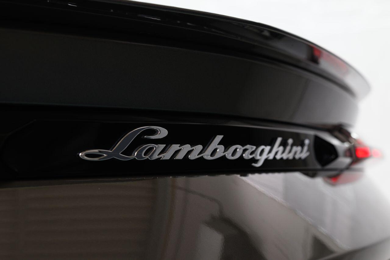 Lamborghini Urus view 14