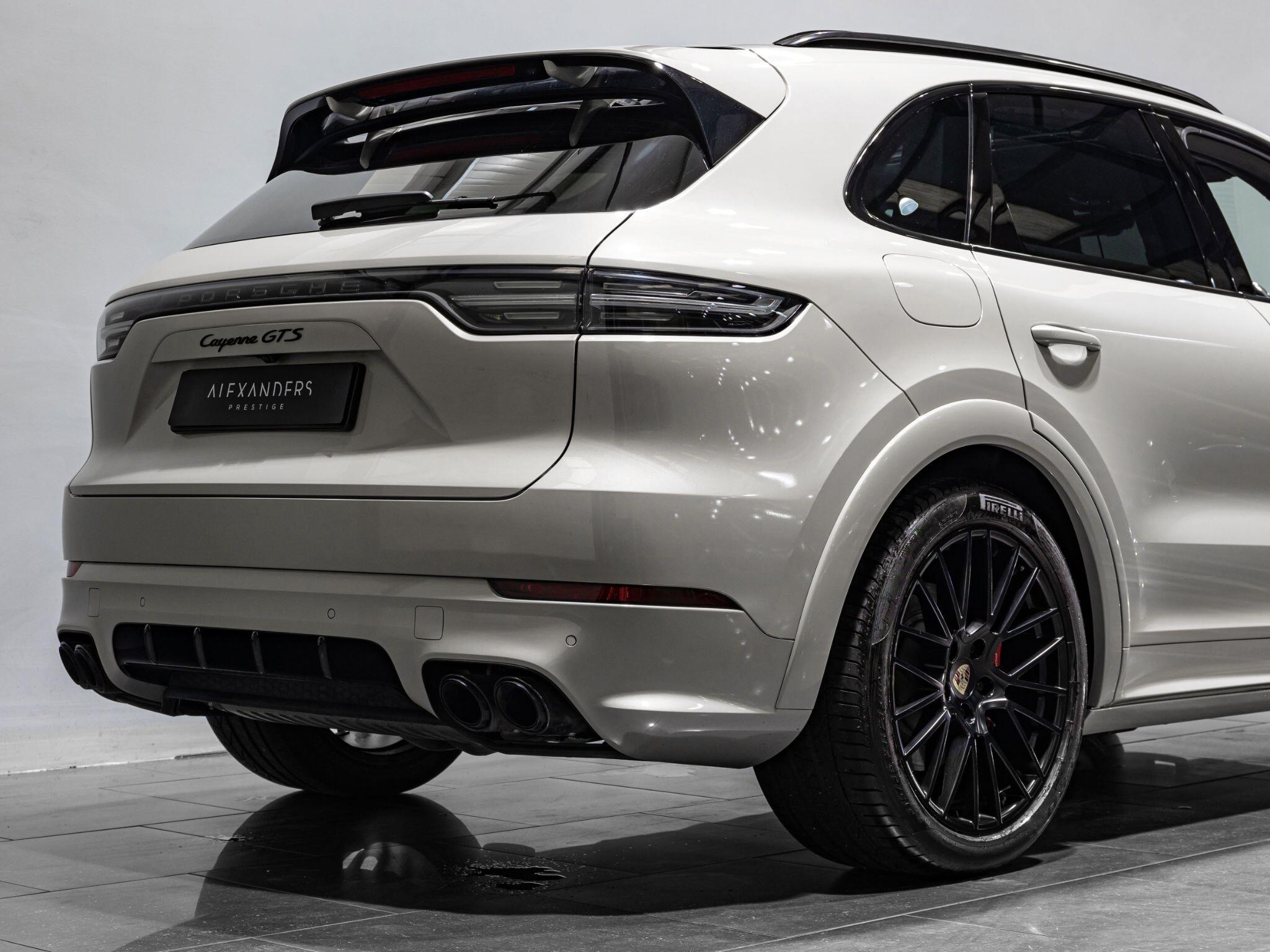 Porsche Cayenne view 11
