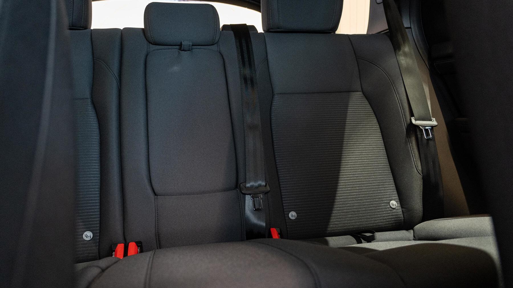 Land Rover Discovery Sport view 17