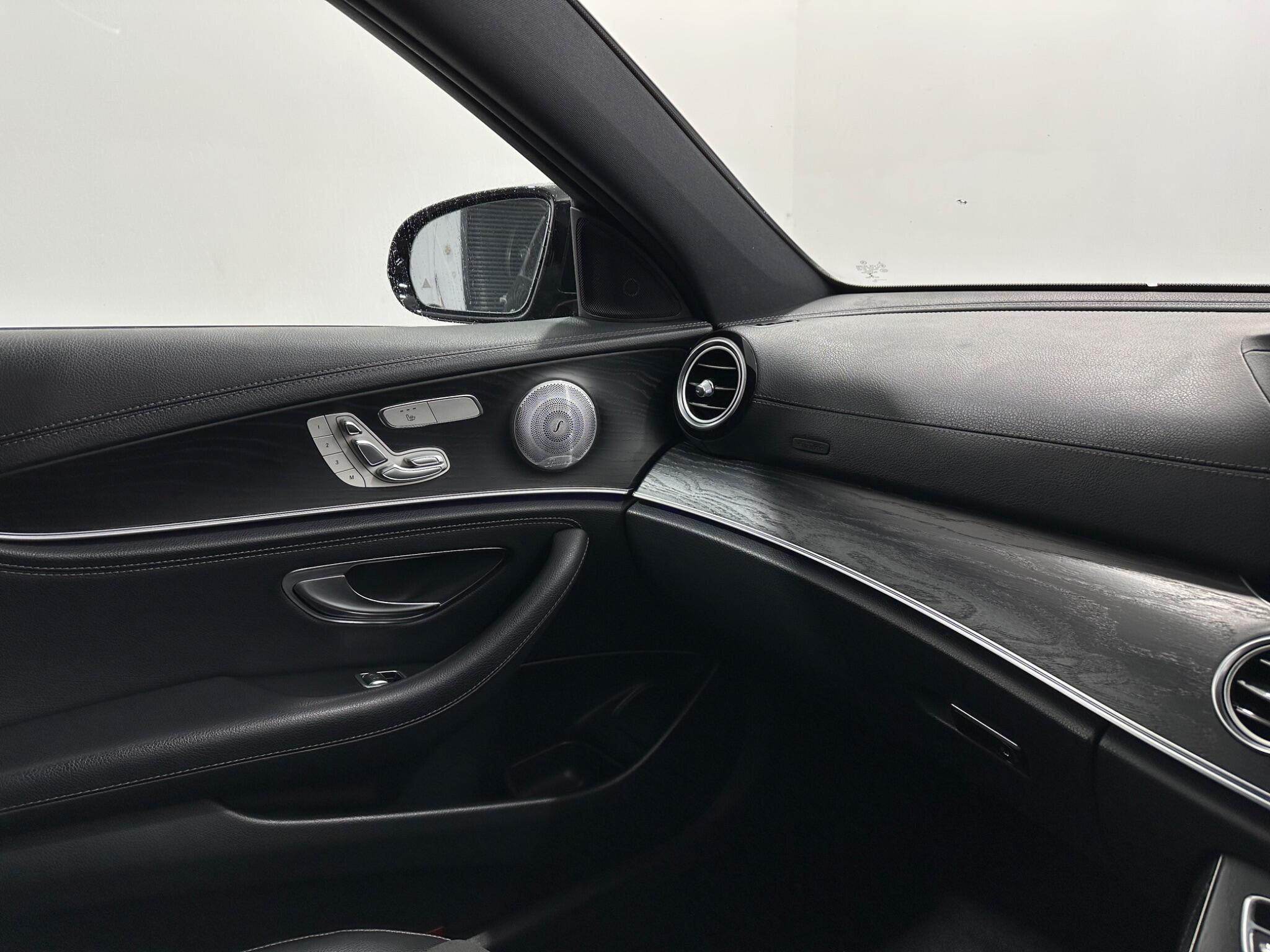 Mercedes-Benz E-Class view 29
