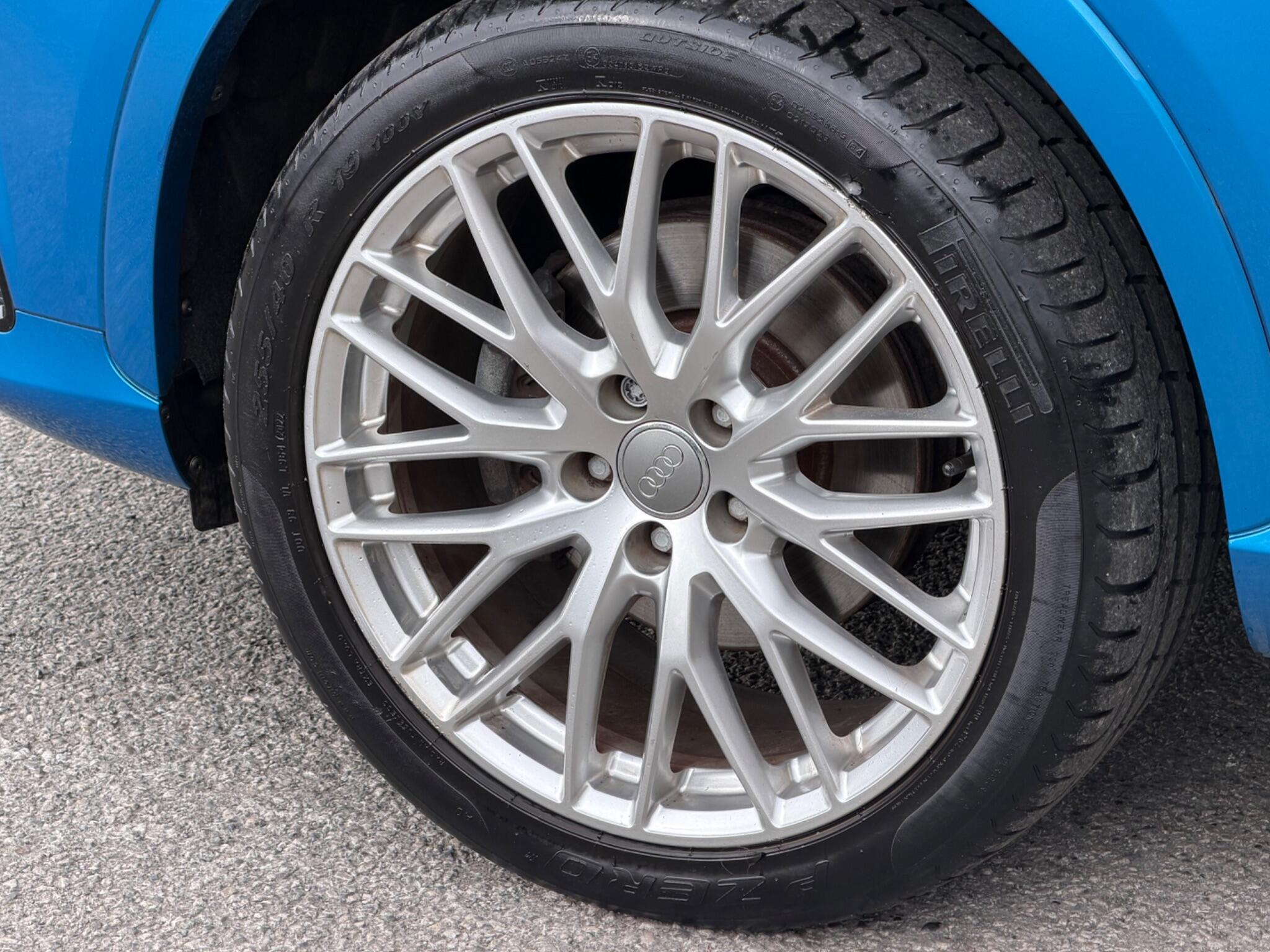 Audi Q3 view 57