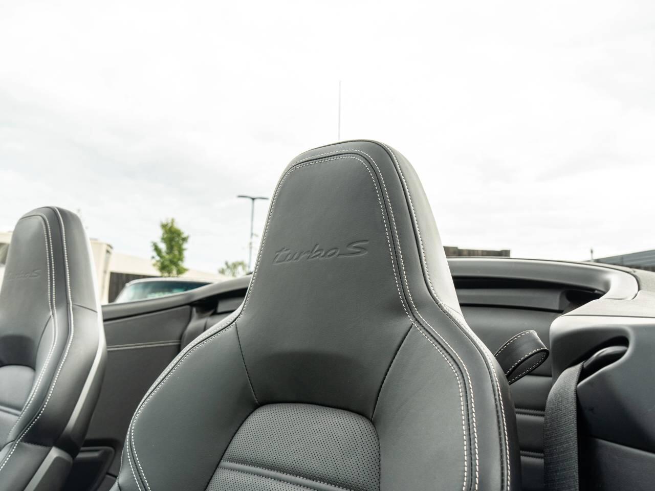 Porsche 911 view 33