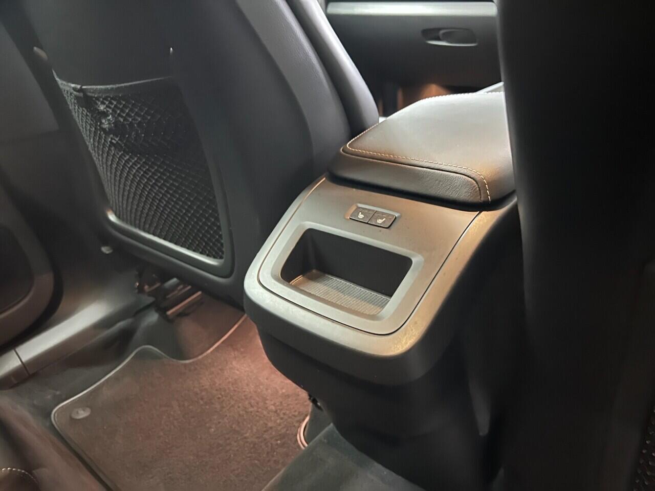 Volvo XC60 view 45