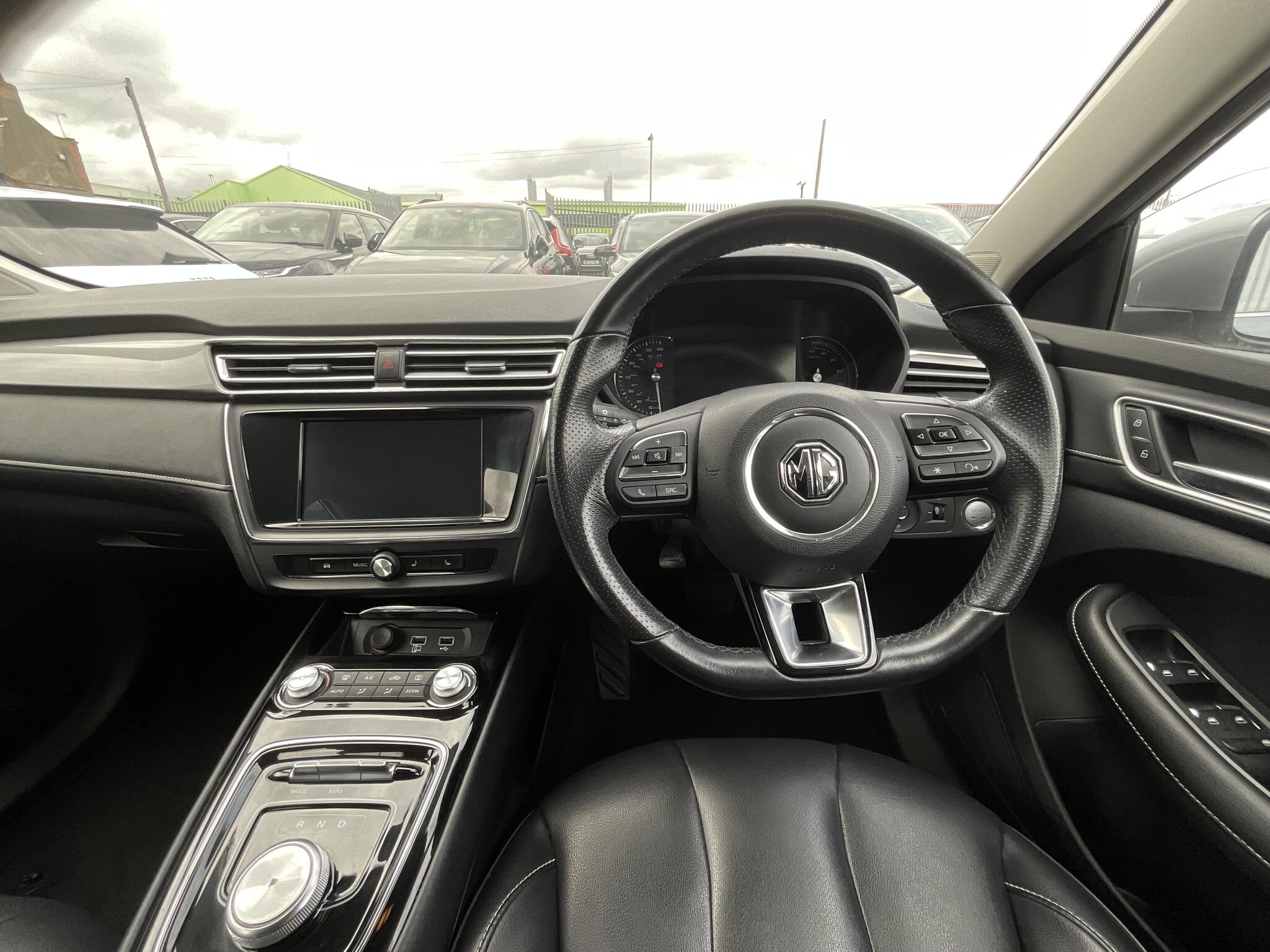 MG MG5 view 6
