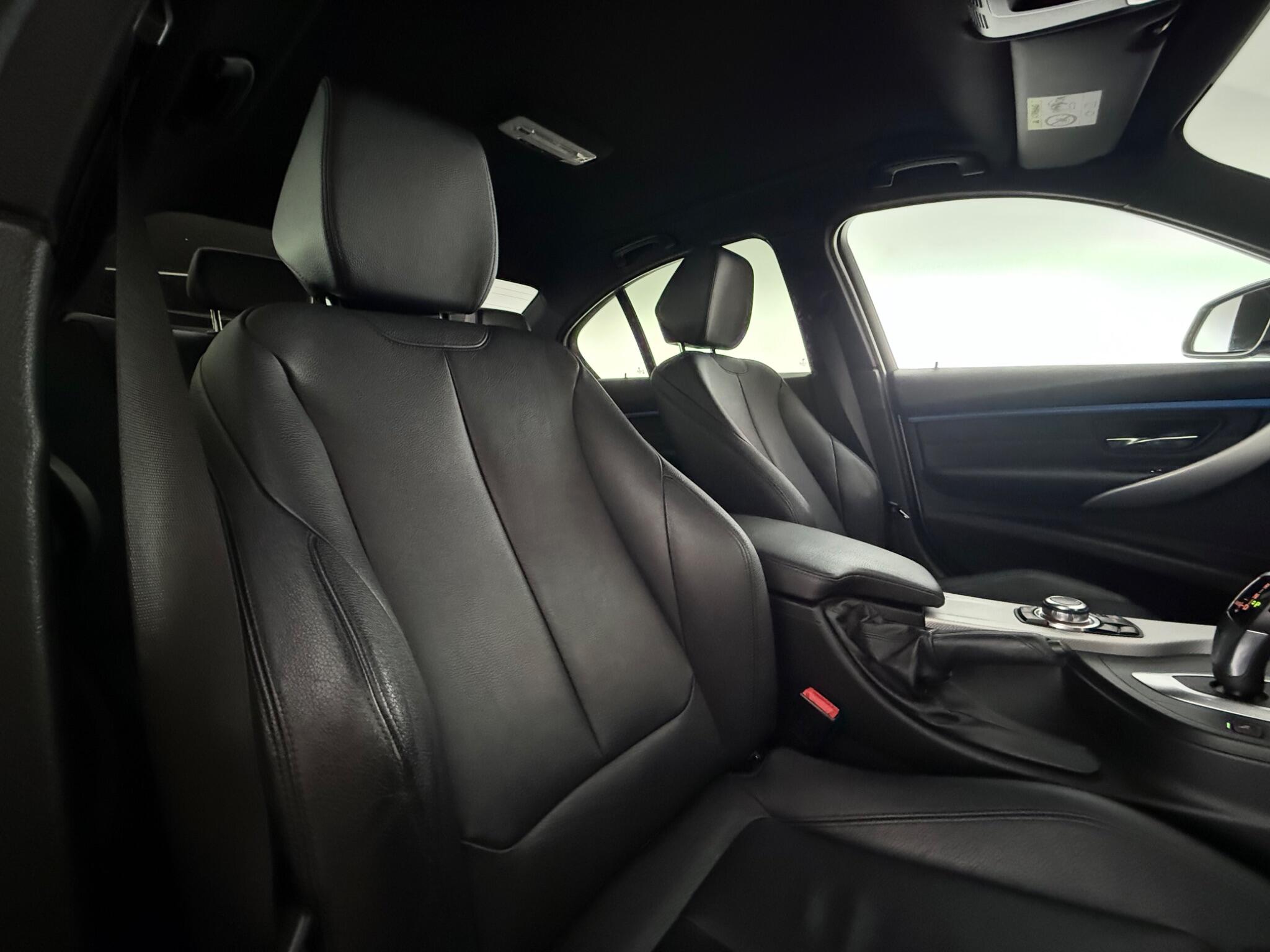 BMW 3 Series view 29